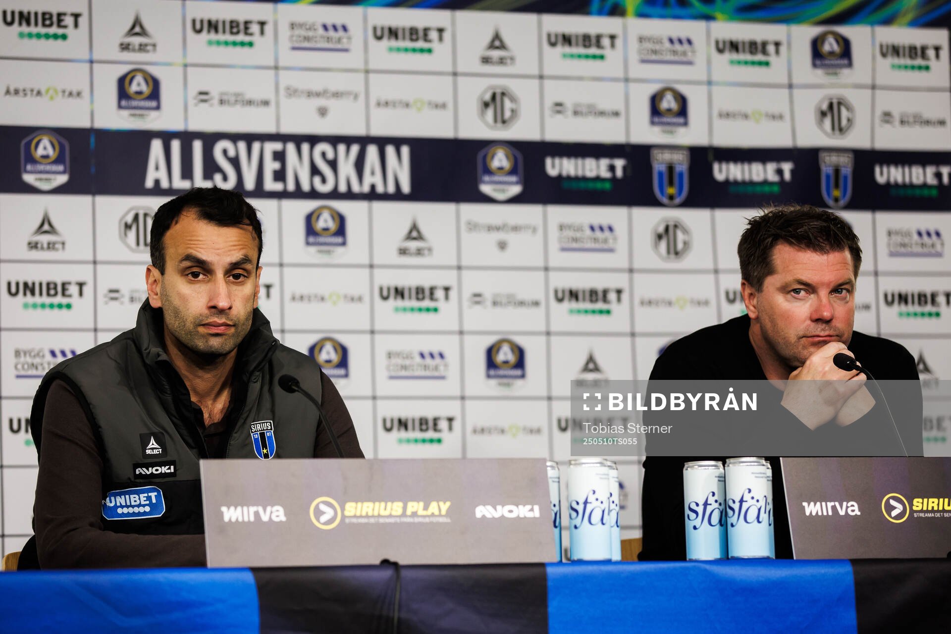 Sirius tränare Andreas Engelmark och Häckens tränare Jens Gustafsson efter fotbollsmatchen i Allsvenskan mellan Sirius och Häcken den 10 maj 2025 i Uppsala.