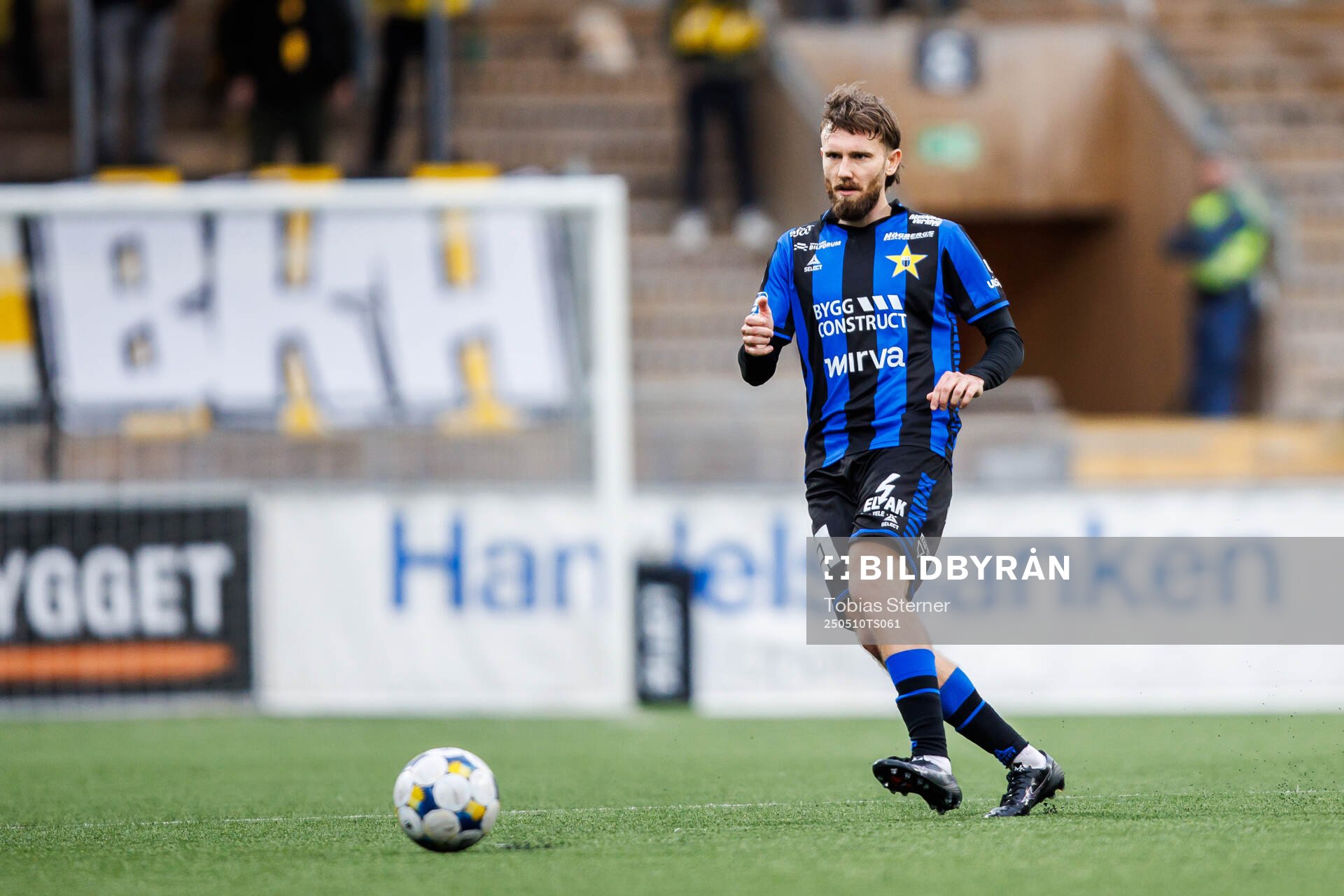 Sirius Simon Sandberg under fotbollsmatchen i Allsvenskan mellan Sirius och Häcken den 10 maj 2025 i Uppsala. 