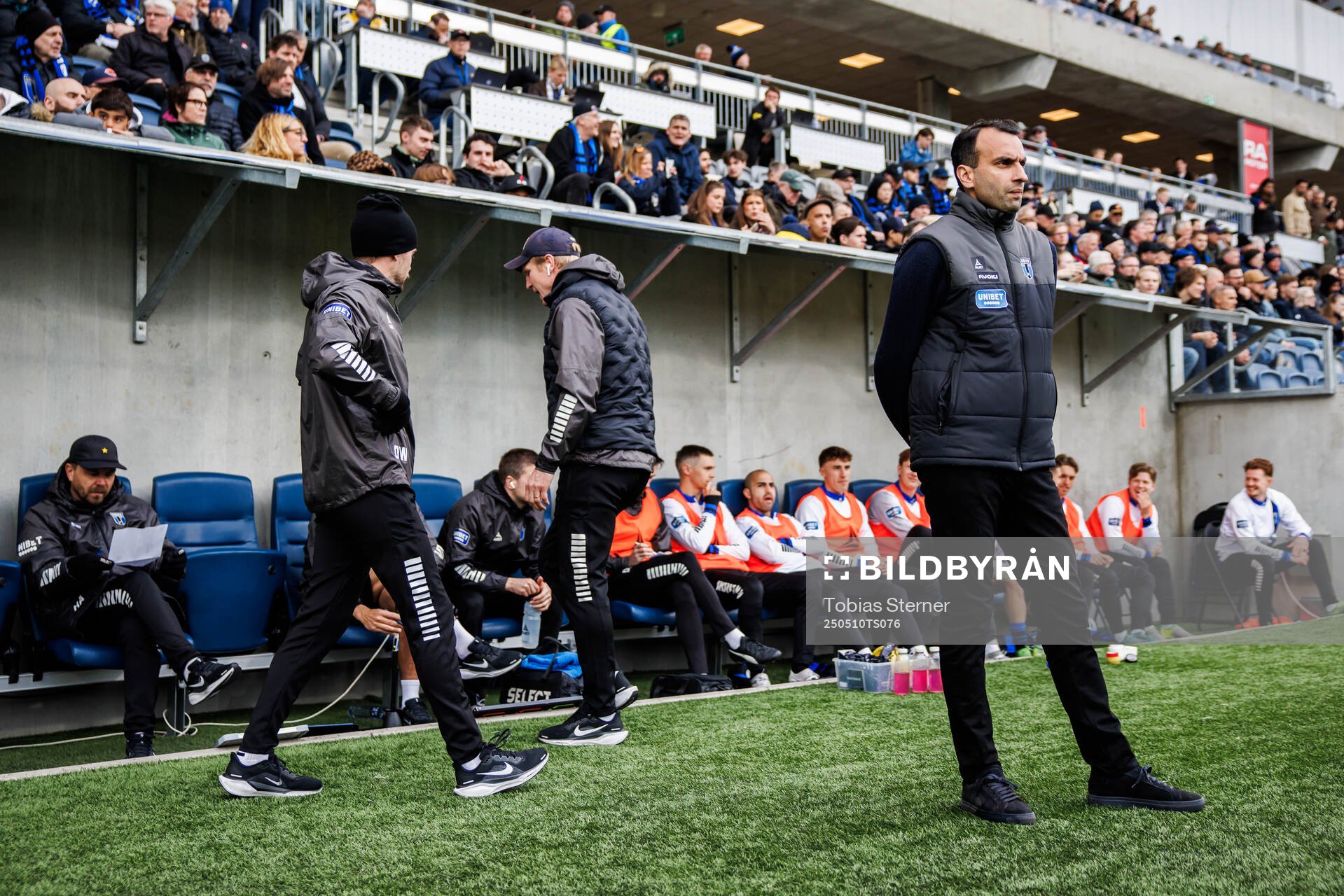 Sirius tränare Andreas Engelmark under fotbollsmatchen i Allsvenskan mellan Sirius och Häcken den 10 maj 2025 i Uppsala. 