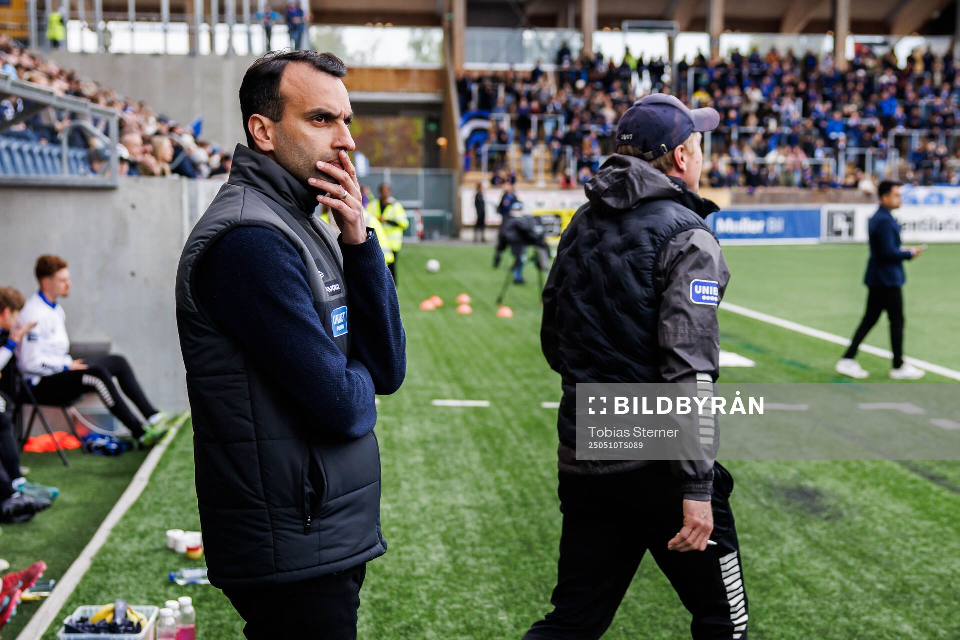 Sirius tränare Andreas Engelmark under fotbollsmatchen i Allsvenskan mellan Sirius och Häcken den 10 maj 2025 i Uppsala. 