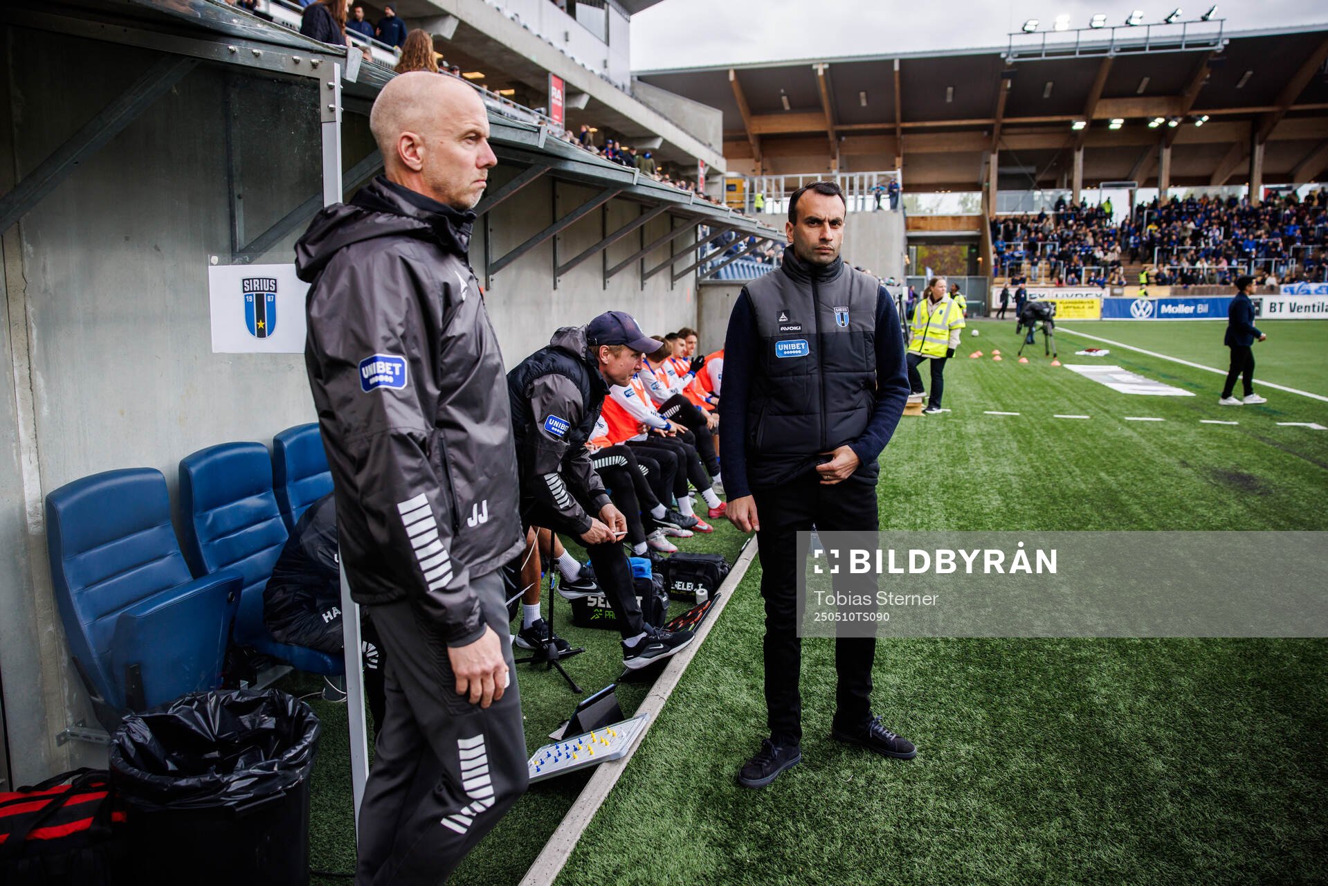Sirius tränare Andreas Engelmark under fotbollsmatchen i Allsvenskan mellan Sirius och Häcken den 10 maj 2025 i Uppsala. 