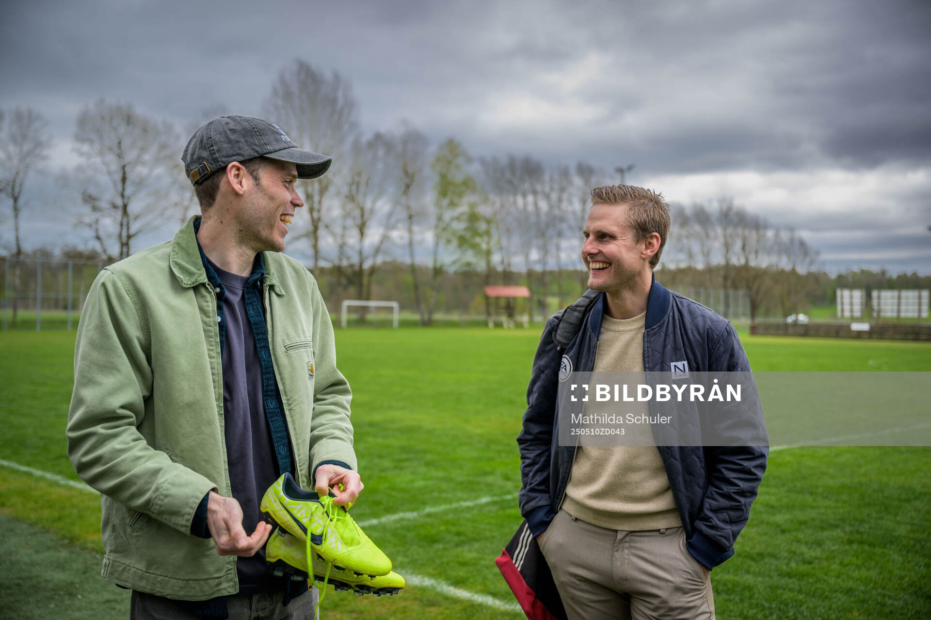 Eketes Emil Salomonsson och André Strömberg efter fotbollsmatchen i Division 5 Norra Skåne mellan Eket och Västra Karup den 10 maj 2025 i Eket.