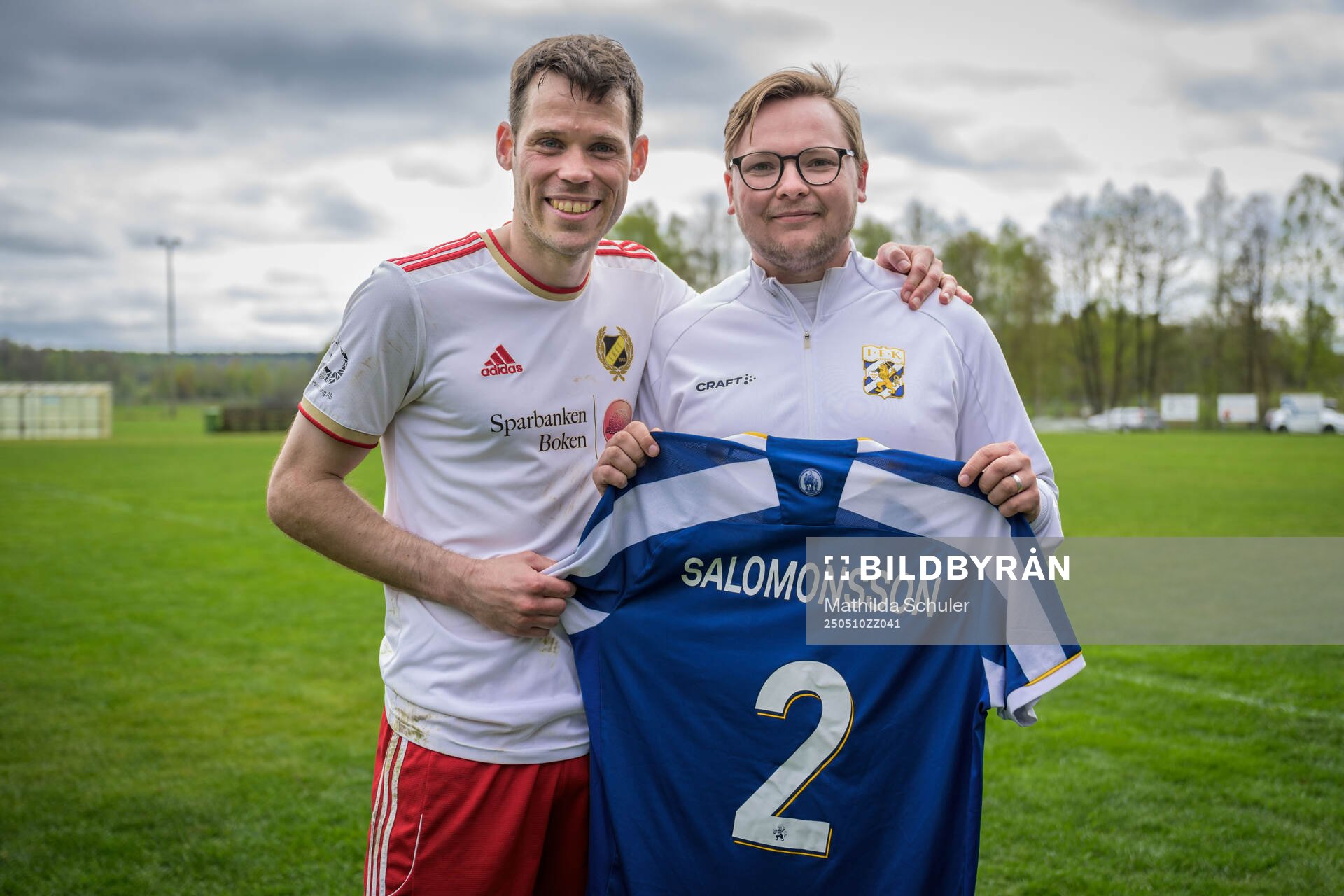 Eketes Emil Salomonsson tar bild med supporter