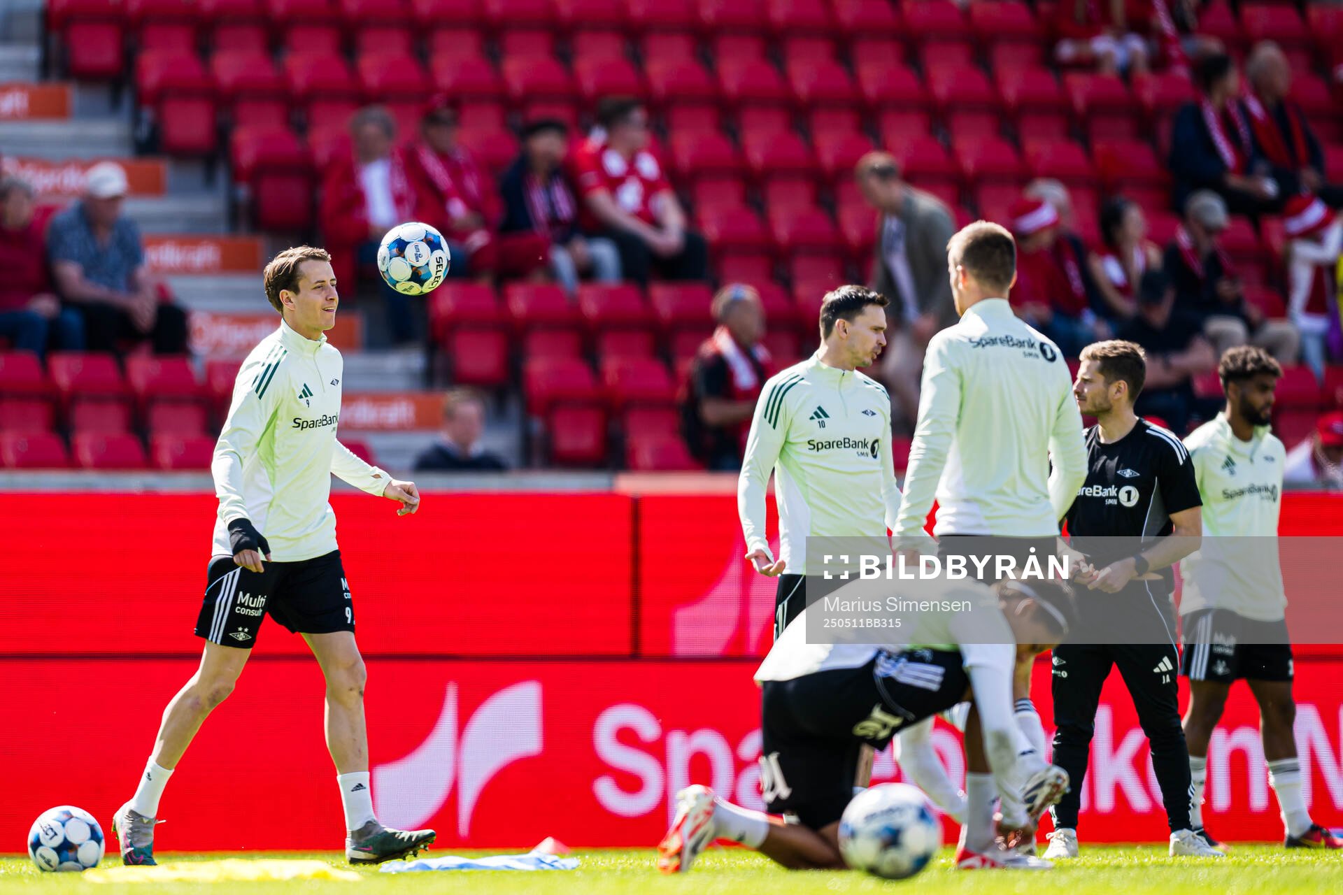 Ole Sæter of Rosenborg warms up ahead of the Eliteserien match between Brann and Rosenborg on May 11, 2025 in Bergen. 