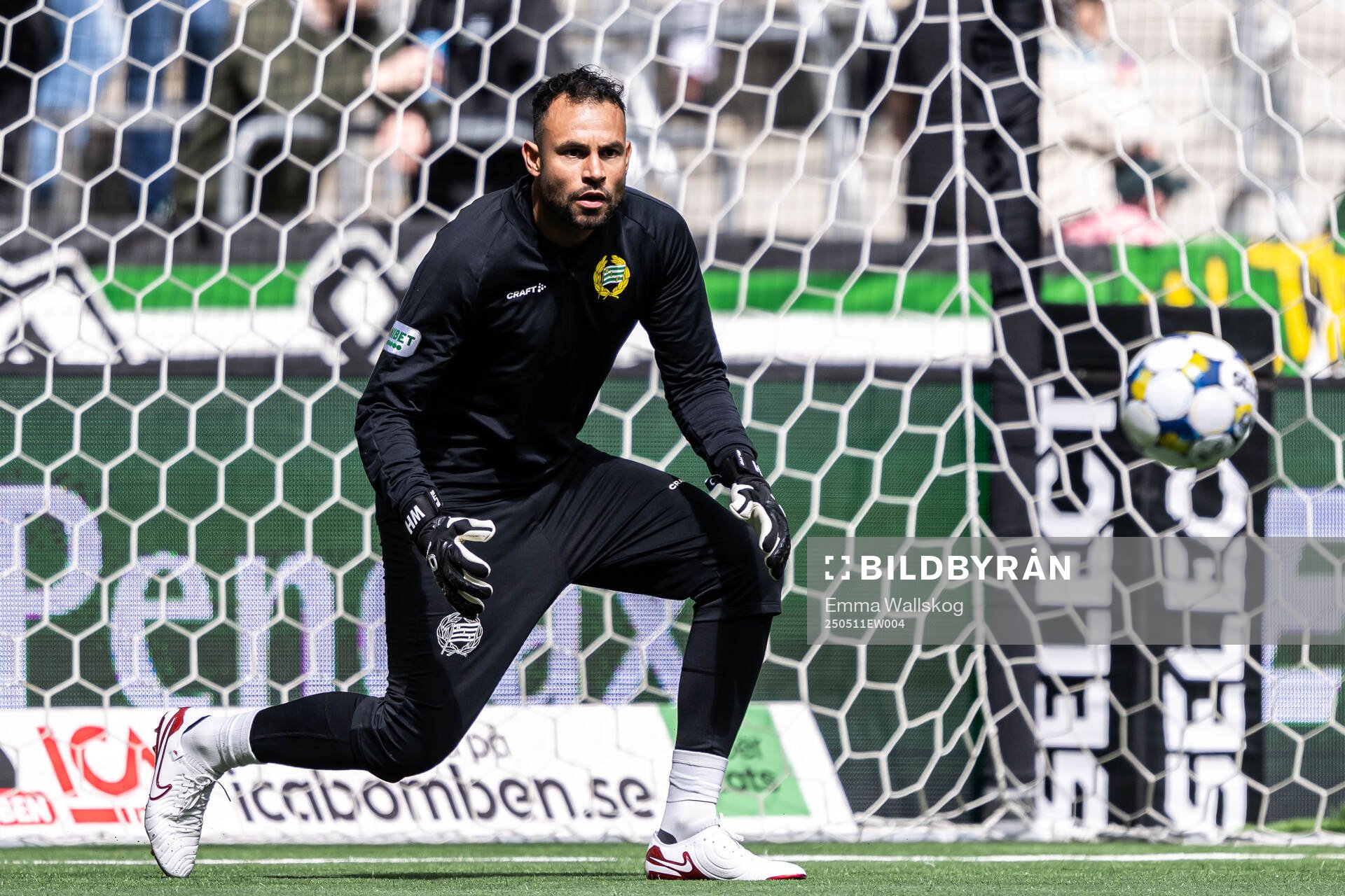 Hammarbys målvakt Warner Hahn inför fotbollsmatchen i Allsvenskan mellan Hammarby och IFK Norrköping den 11 maj 2025 i Stockholm. 