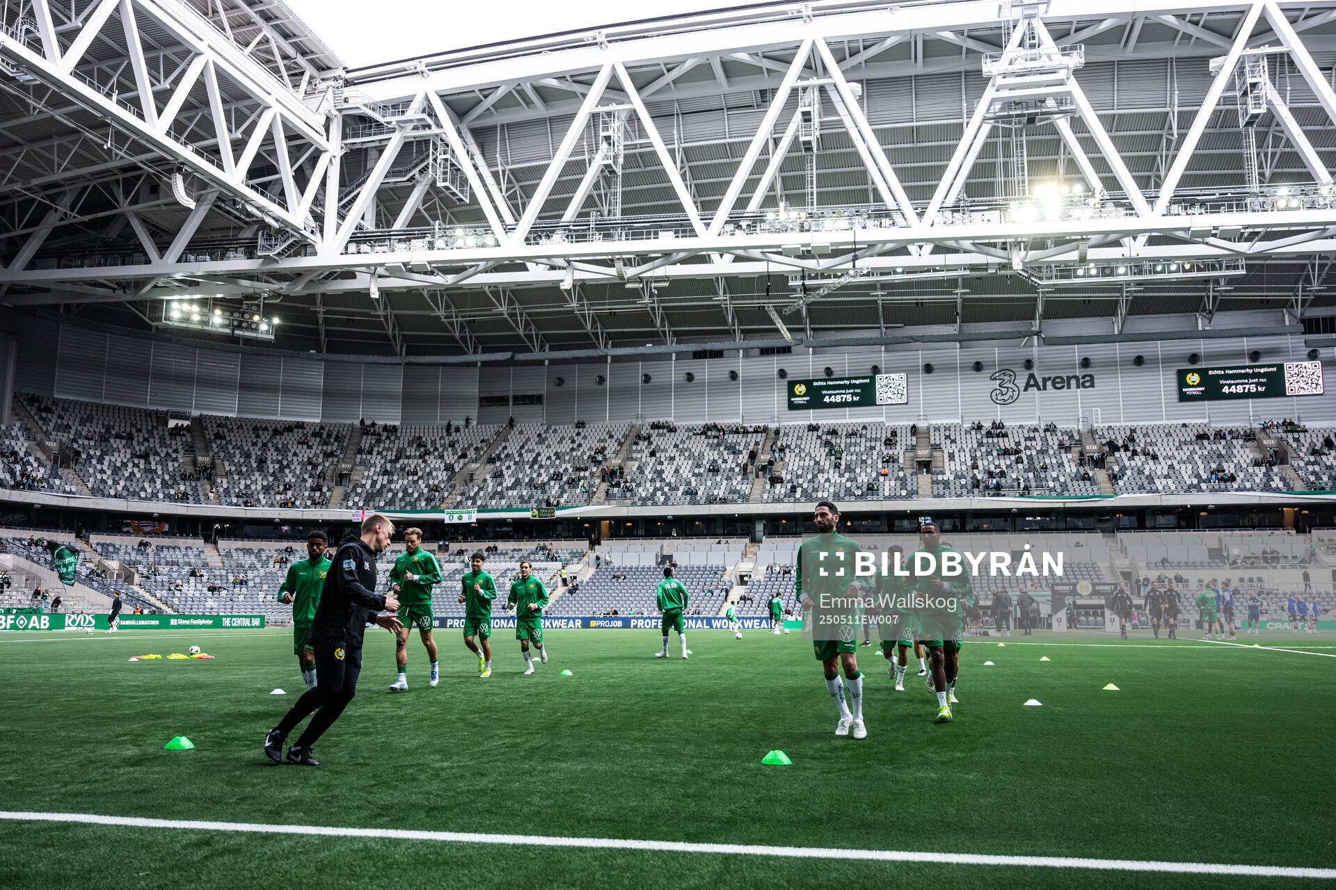 Hammarbys Tesfaldet Tekie, Nahir Besara och Paulos Abraham inför fotbollsmatchen i Allsvenskan mellan Hammarby och IFK Norrköping den 11 maj 2025 i Stockholm.