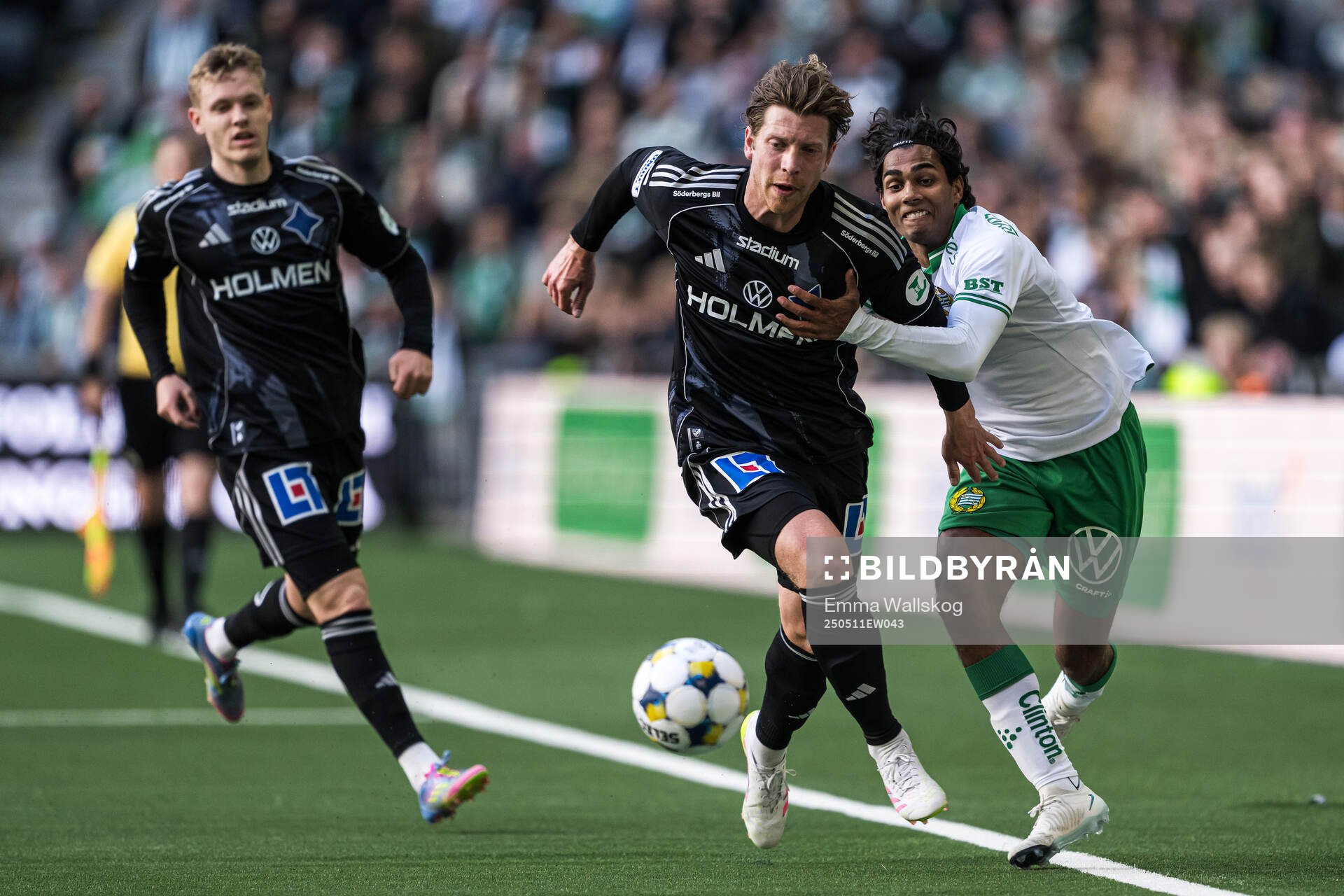 IFK Norrköpings Alexander Fransson och Hammarbys Jonathan Karlsson under fotbollsmatchen i Allsvenskan mellan Hammarby och IFK Norrköping den 11 maj 2025 i Stockholm.
