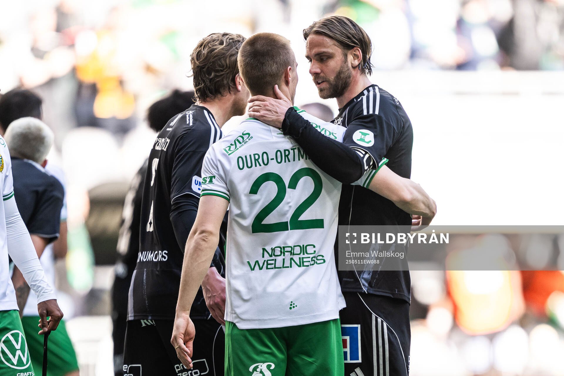 Hammarbys Jacob Ouro Ortmark och IFK Norrköpings Christoffer Nyman efter fotbollsmatchen i Allsvenskan mellan Hammarby och IFK Norrköping den 11 maj 2025 i Stockholm.