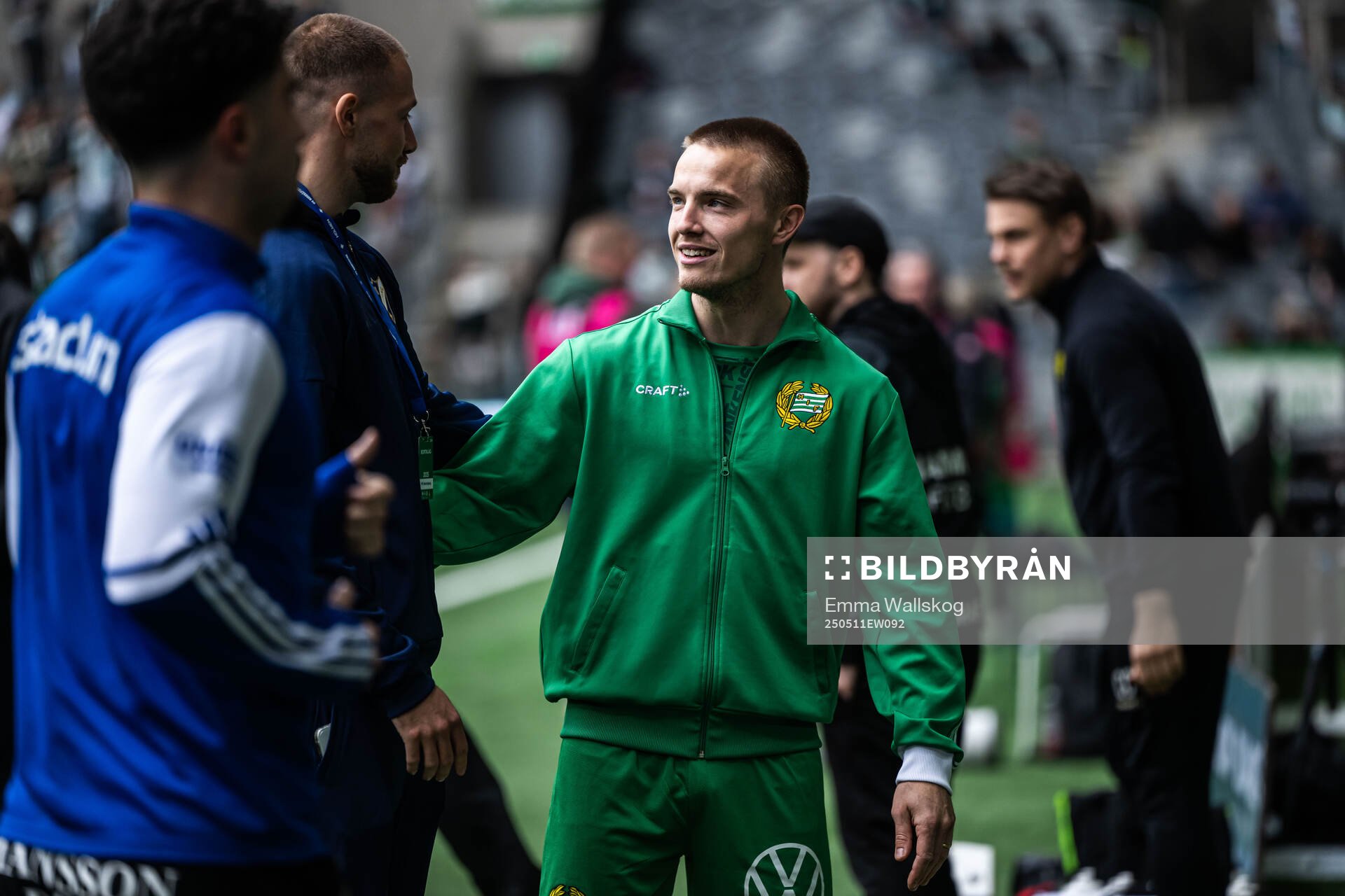 IFK Norrköpings Kevin Höög Jansson och Hammarbys Jacob Ouro Ortmark inför fotbollsmatchen i Allsvenskan mellan Hammarby och IFK Norrköping den 11 maj 2025 i Stockholm.