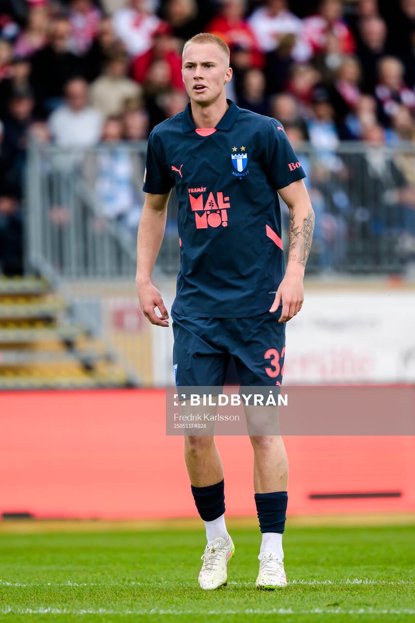 Malmö FFs Daniel Gudjohnsen under fotbollsmatchen i Allsvenskan mellan Degerfors och Malmö FF den 11 maj 2025 i Degerfors. 