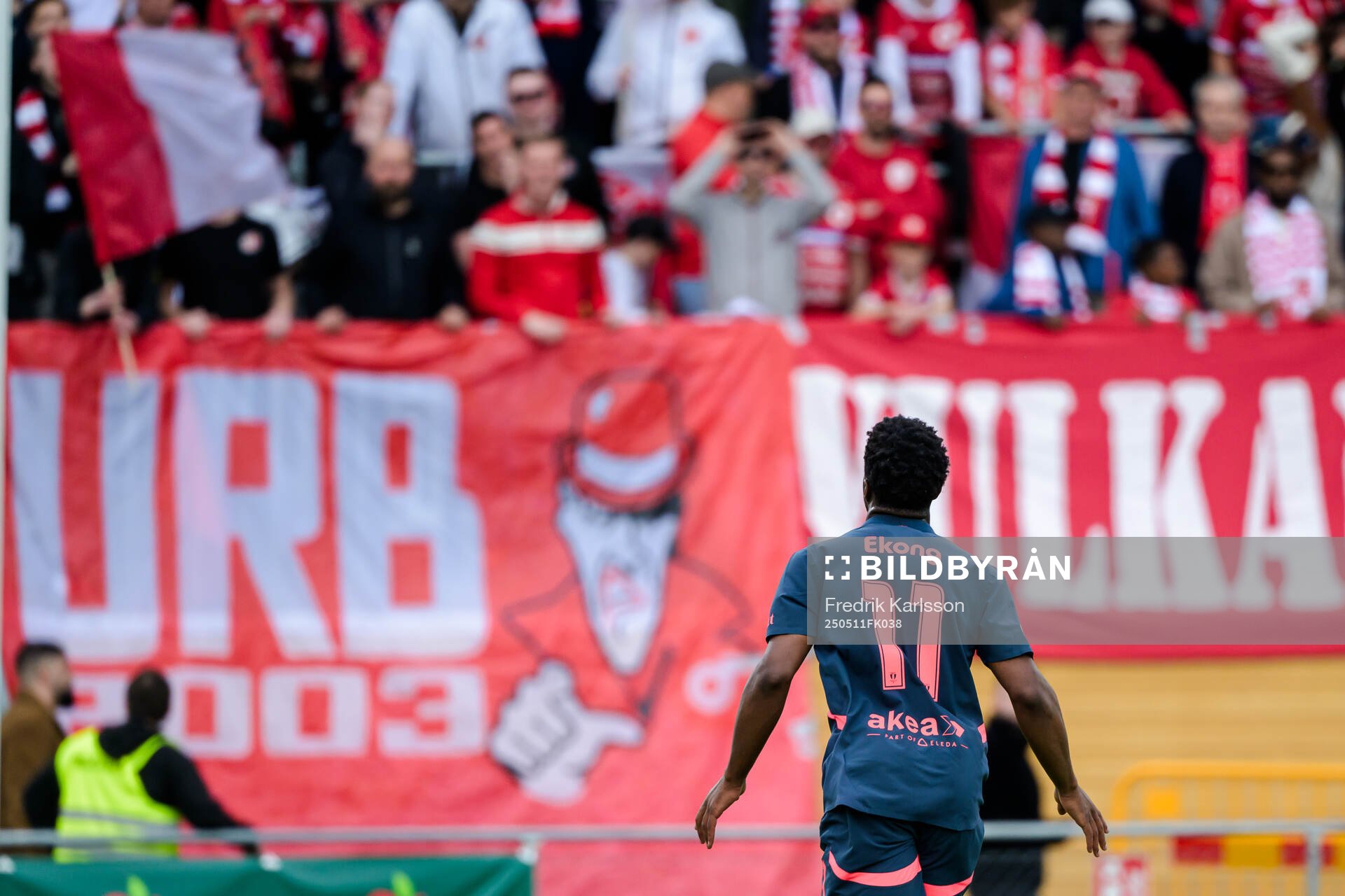 Malmö FFs Emmanuel Ekong jublar efter 0-2 under fotbollsmatchen i Allsvenskan mellan Degerfors och Malmö FF den 11 maj 2025 i Degerfors.