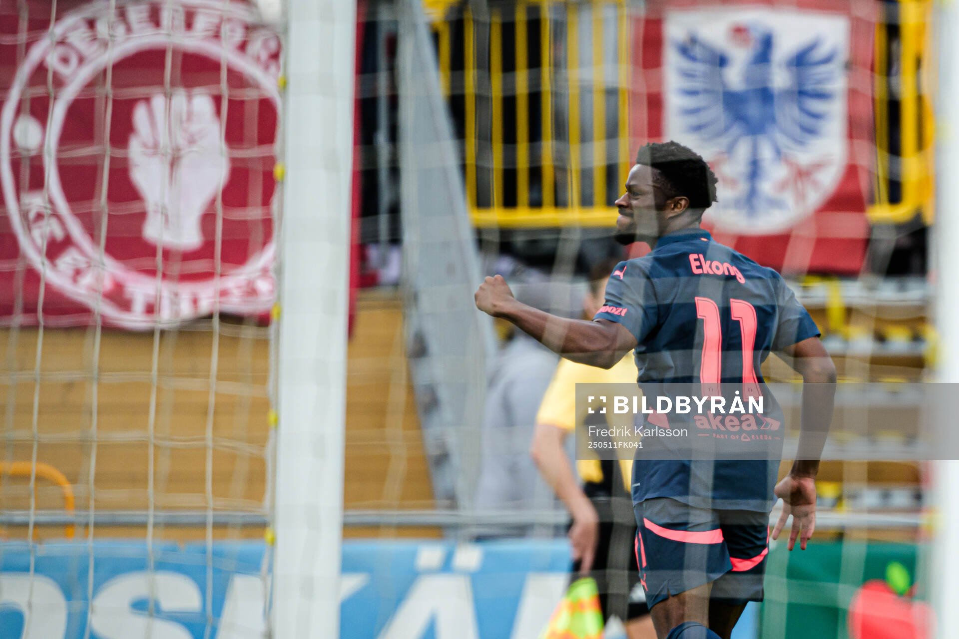 Malmö FFs Emmanuel Ekong jublar efter han gjort 0-2 under fotbollsmatchen i Allsvenskan mellan Degerfors och Malmö FF den 11 maj 2025 i Degerfors.