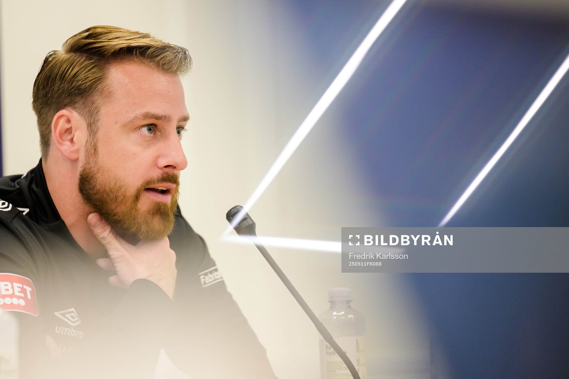 Degerfors tränare William Lundin under presskonferensen efter fotbollsmatchen i Allsvenskan mellan Degerfors och Malmö FF den 11 maj 2025 i Degerfors.