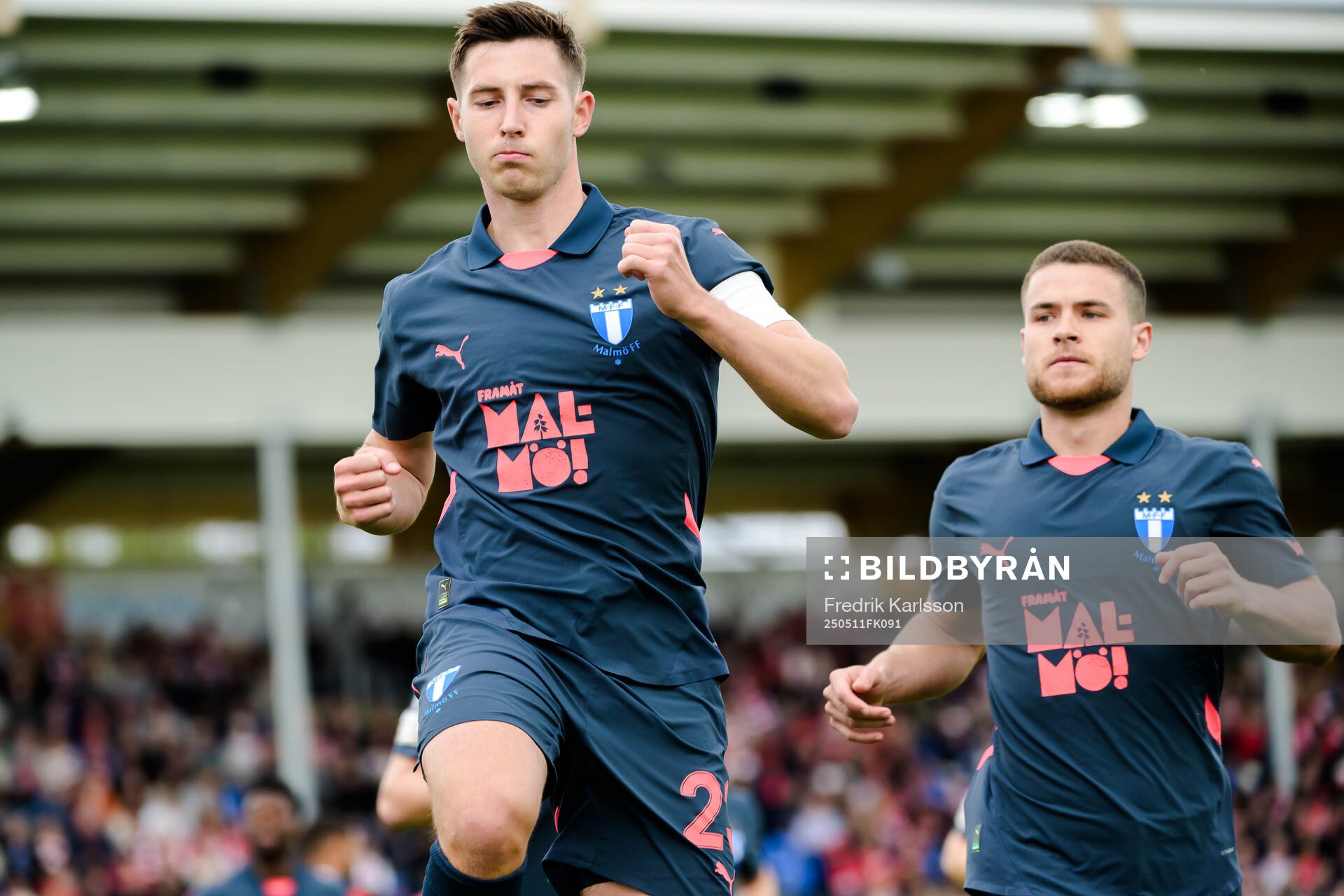 Malmö FFs Lasse Berg Johnsen jublar efter han gjort 0-1 under fotbollsmatchen i Allsvenskan mellan Degerfors och Malmö FF den 11 maj 2025 i Degerfors.