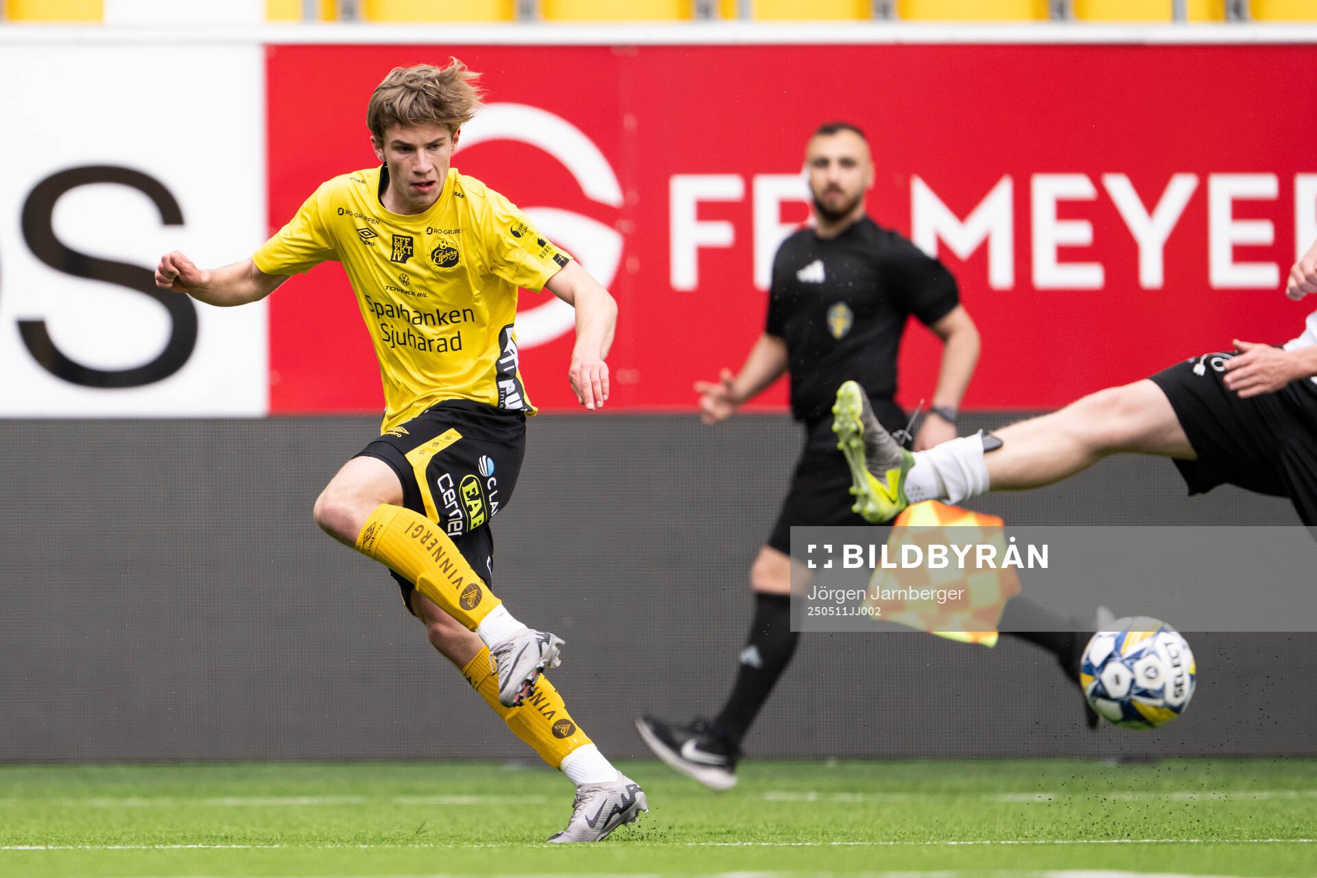 Elfsborgs Nils Roström under fotbollsmatchen i P17 Allsvenskan Södra mellan Elfsborg och Örebro den 11 maj 2025 i Borås. 