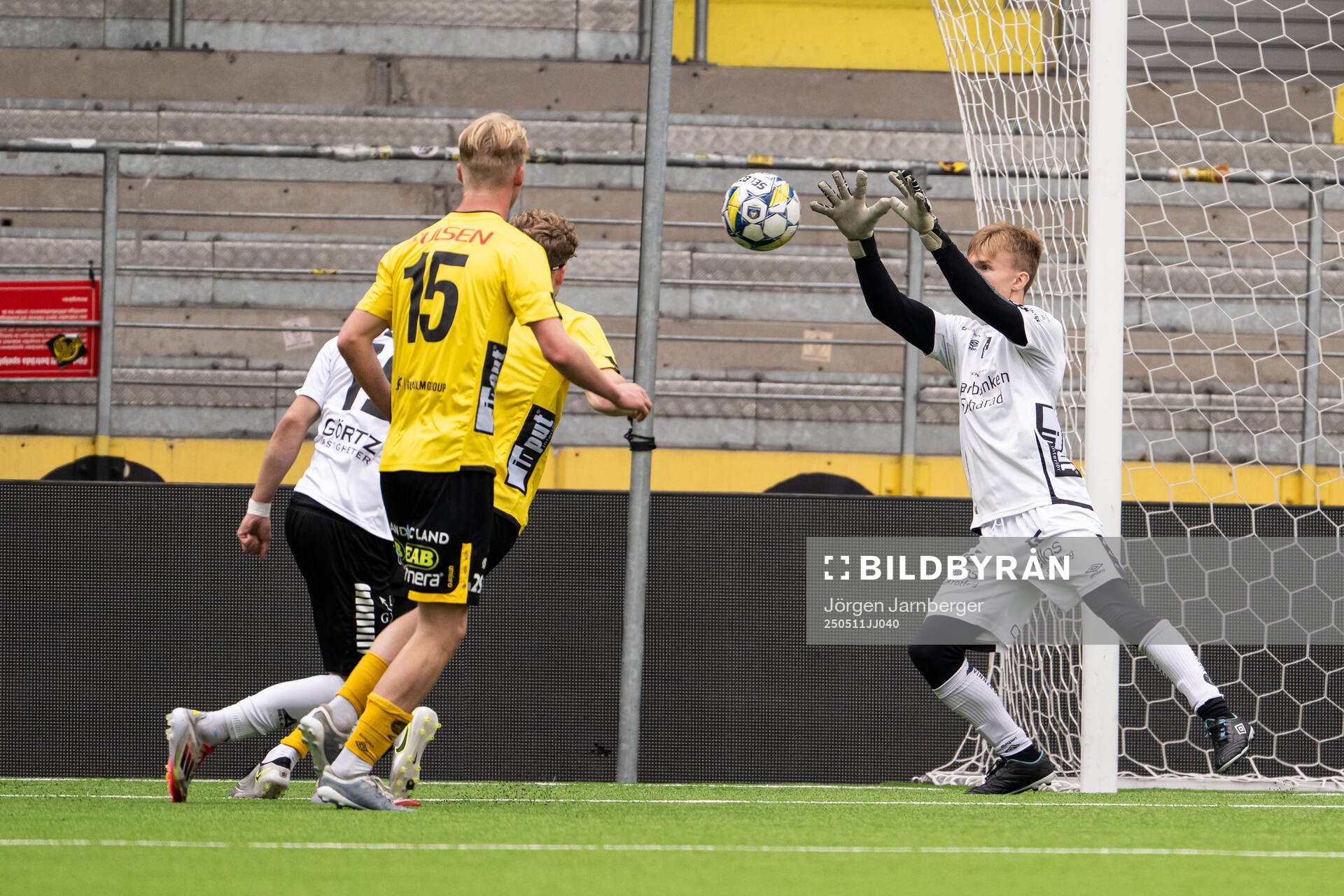 Elfsborgs målvakt James Johnson under fotbollsmatchen i P17 Allsvenskan Södra mellan Elfsborg och Örebro den 11 maj 2025 i Borås.