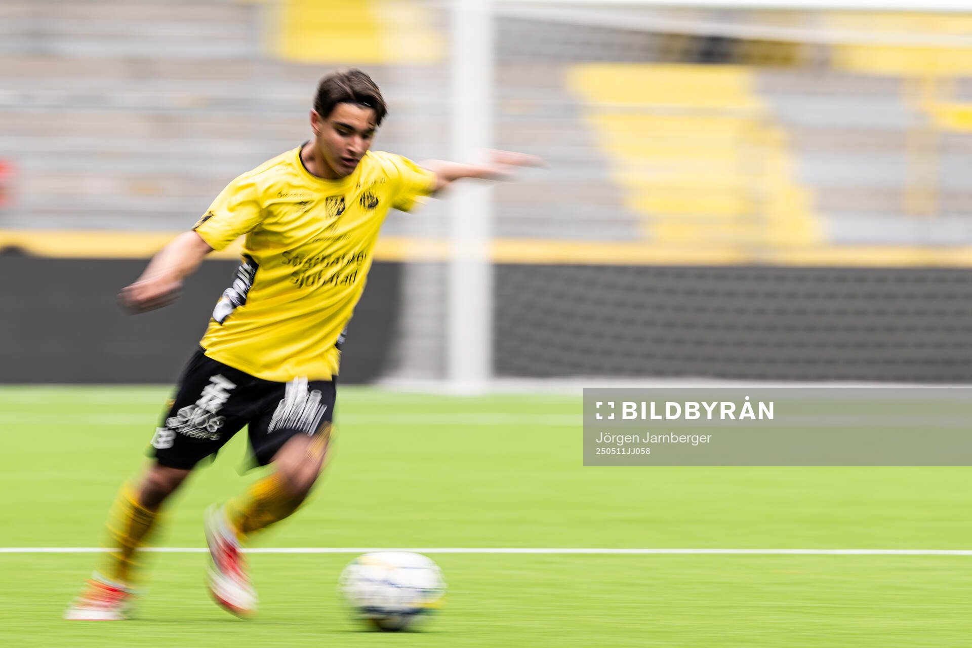 Elfsborgs Adnan Skrijelj under fotbollsmatchen i P17 Allsvenskan Södra mellan Elfsborg och Örebro den 11 maj 2025 i Borås. 