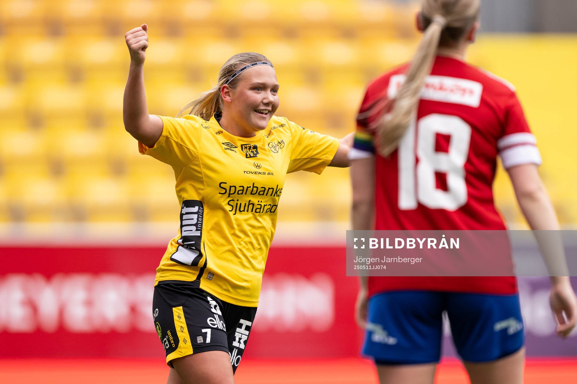 Elfsborgs Hannah Wallin jublar efter 1-0 under fotbollsmatchen i Div 3, Västra, Dam mellan Elfsborg och Gautiod den 11 maj 2025 i Borås.