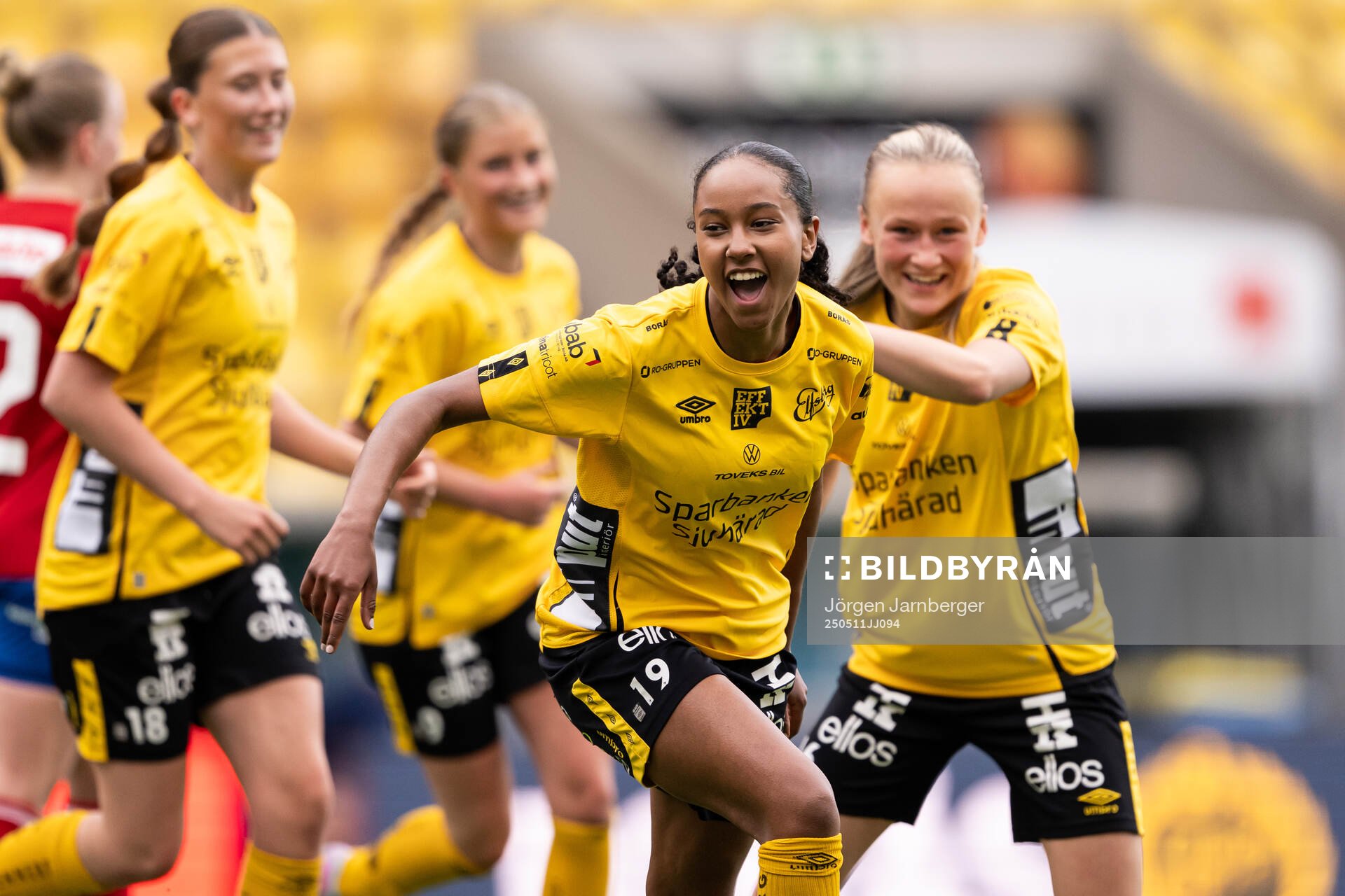 Elfsborgs Stella Johansson jublar efter 2-0 under fotbollsmatchen i Div 3, Västra, Dam mellan Elfsborg och Gautiod den 11 maj 2025 i Borås.