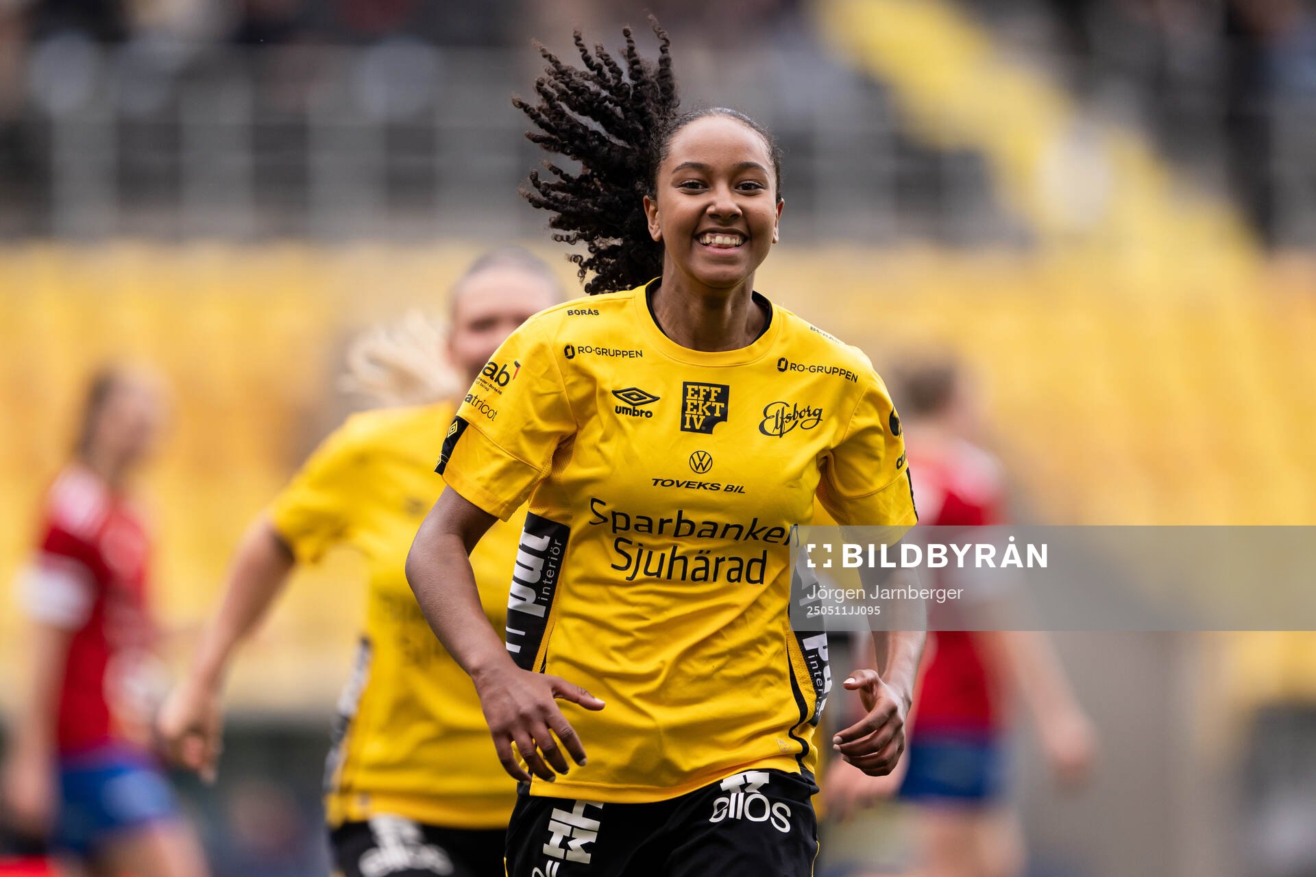 Elfsborgs Stella Johansson jublar efter 2-0 under fotbollsmatchen i Div 3, Västra, Dam mellan Elfsborg och Gautiod den 11 maj 2025 i Borås.