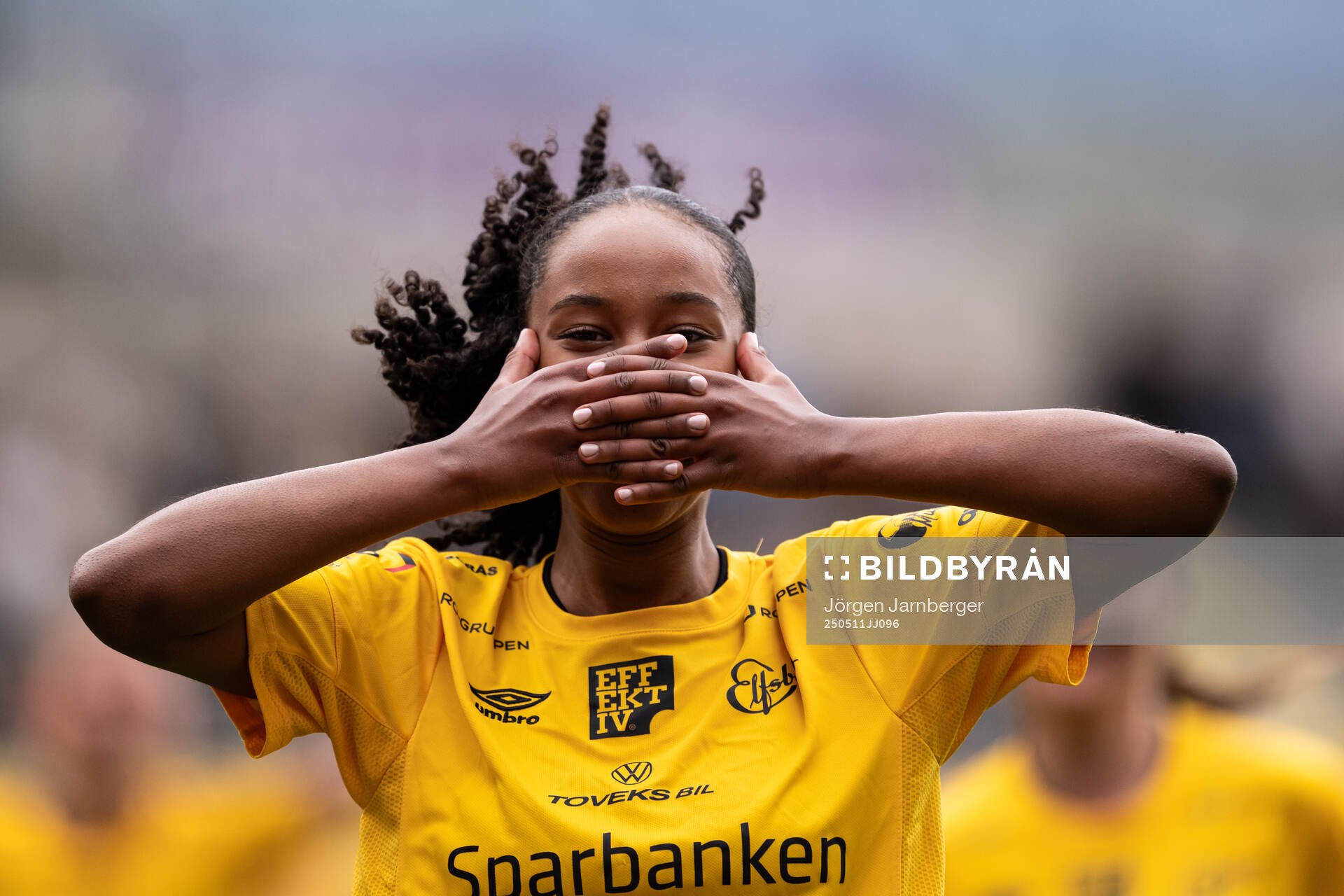 Elfsborgs Stella Johansson jublar efter 2-0 under fotbollsmatchen i Div 3, Västra, Dam mellan Elfsborg och Gautiod den 11 maj 2025 i Borås.