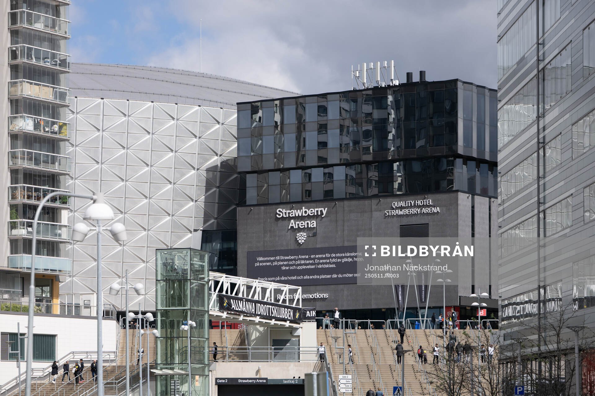 Exteriör vy över Strawberry Arena inför fotbollsmatchen i Allsvenskan mellan AIK och Mjällby den 11 maj 2025 i Stockholm. 