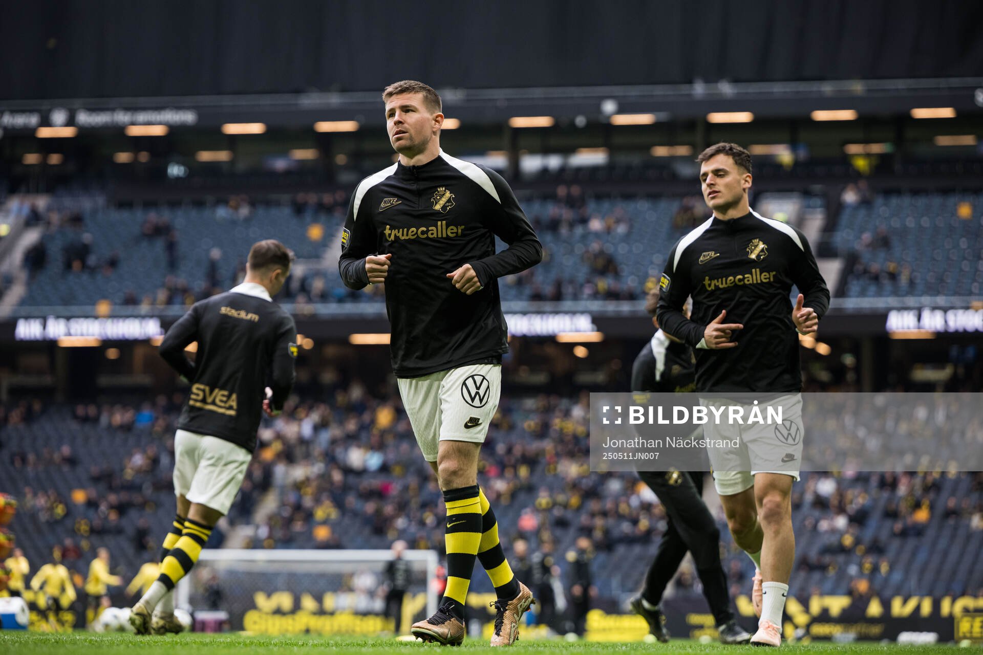 AIKs Mads Døhr Thychosen under fotbollsmatchen i Allsvenskan mellan AIK och Mjällby den 11 maj 2025 i Stockholm. 