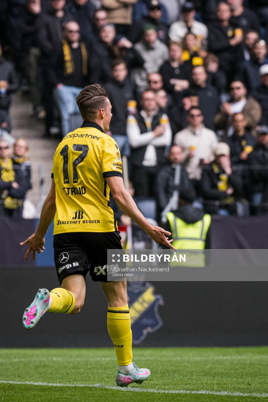 Mjällbys Elliot Stroud jublar