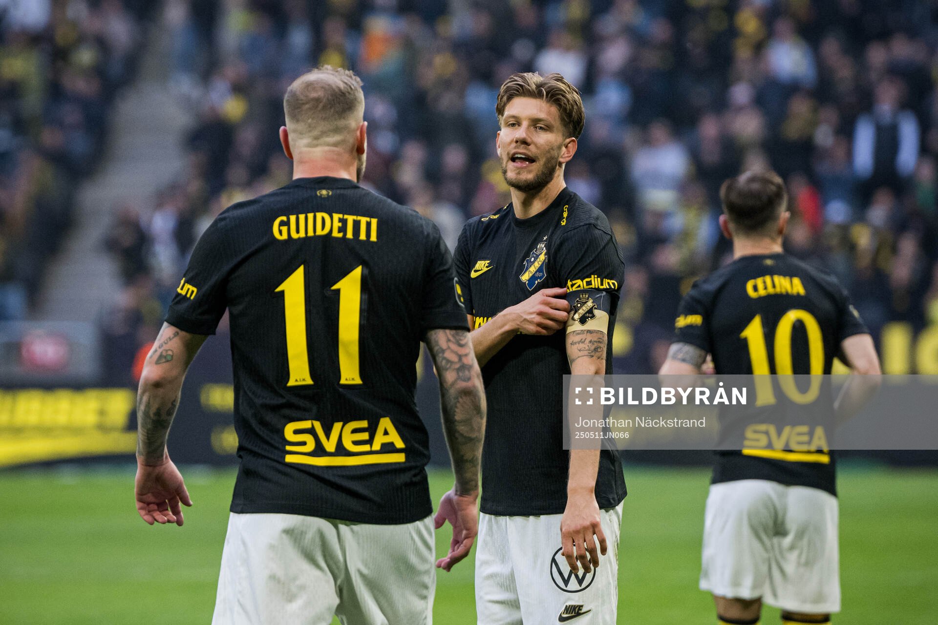 AIKs Anton Salétros jublar efter 2-1 under fotbollsmatchen i Allsvenskan mellan AIK och Mjällby den 11 maj 2025 i Stockholm. 