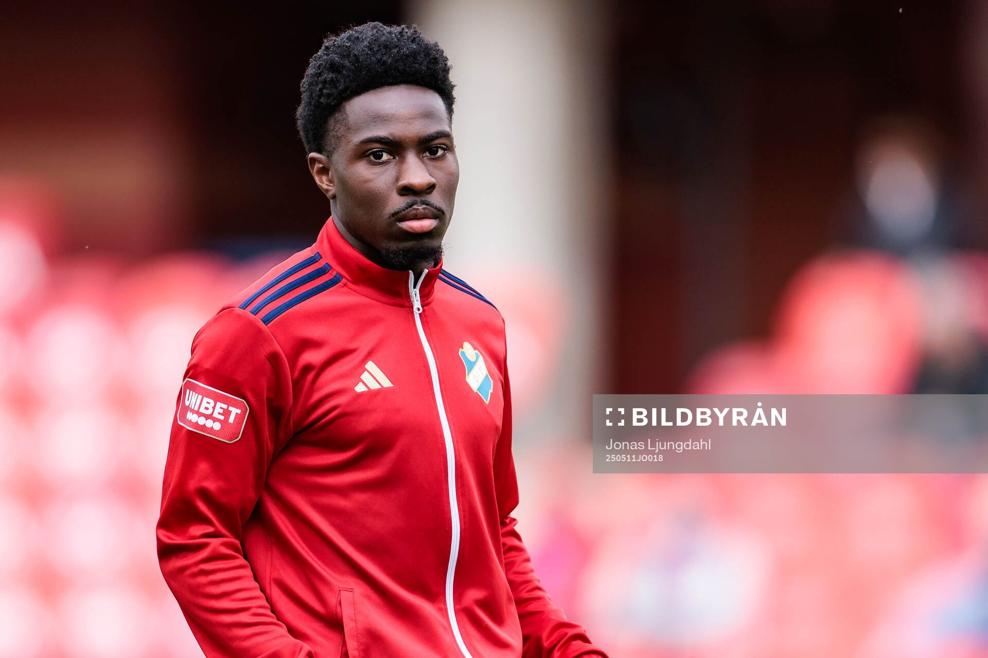Östers Raymond Adjei inför fotbollsmatchen i Allsvenskan mellan Öster och Elfsborg den 11 maj 2025 i Växjö. 
