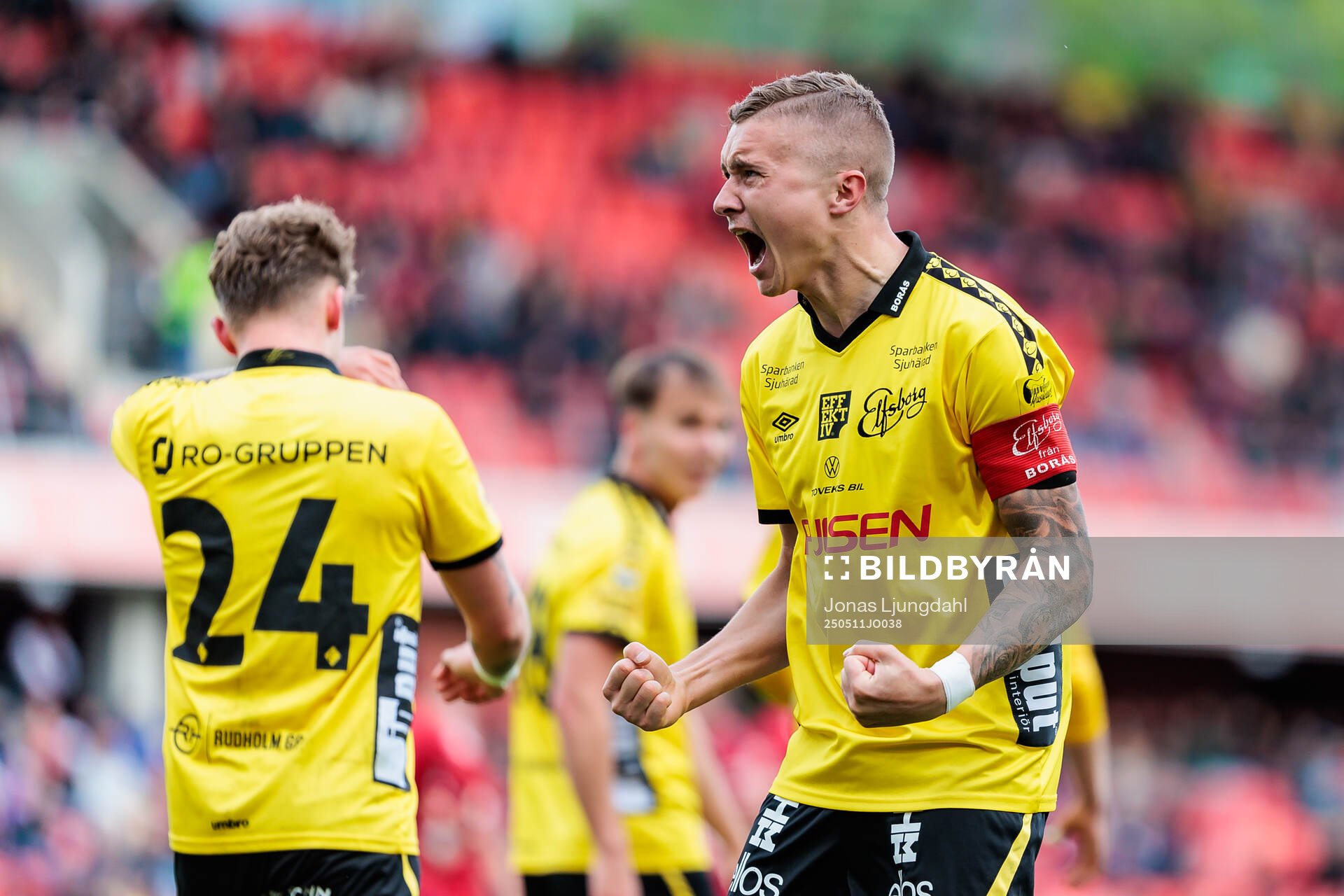 Elfsborgs Sebastian Holmen jublar efter 0-1 under fotbollsmatchen i Allsvenskan mellan Öster och Elfsborg den 11 maj 2025 i Växjö. 