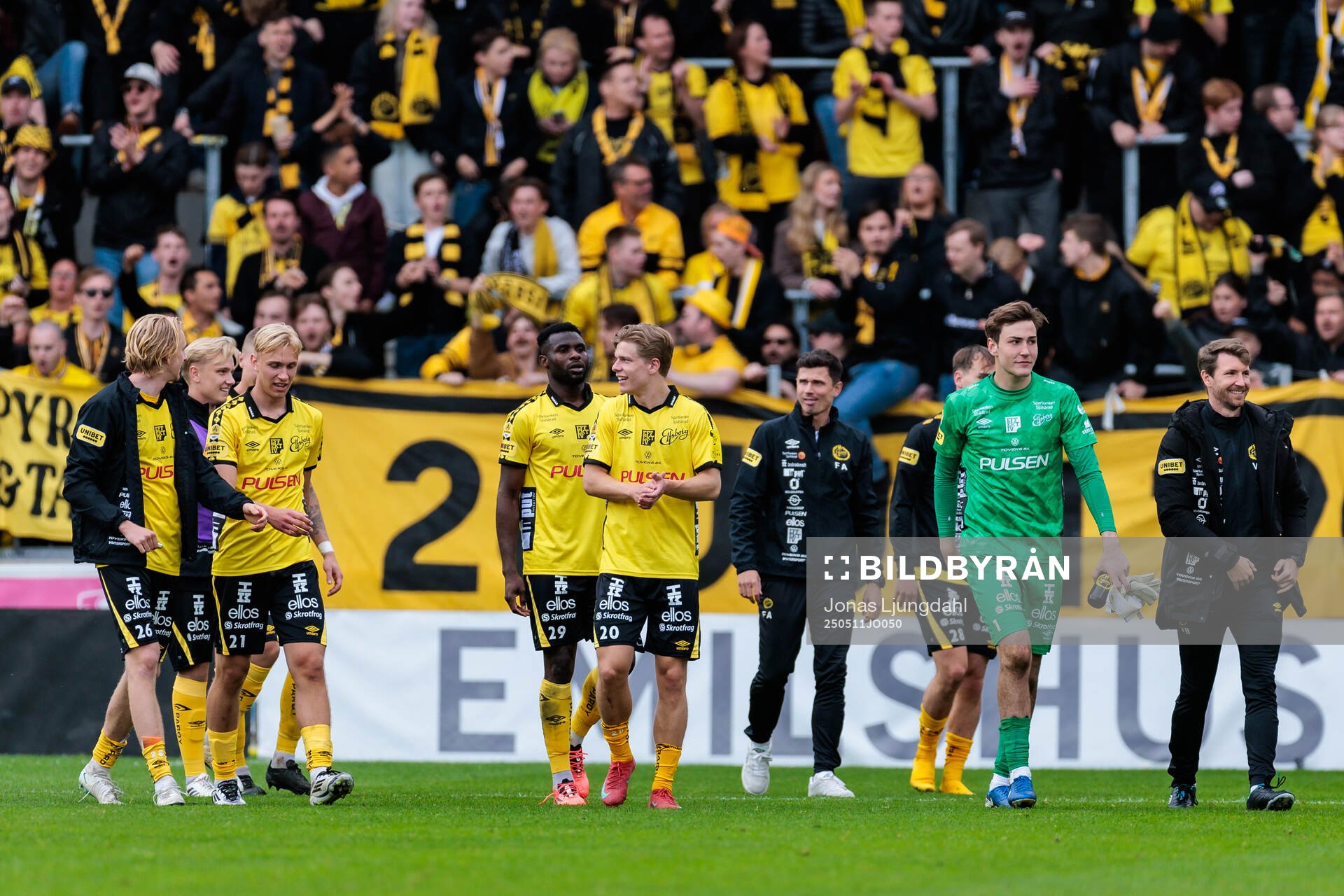 Elfsborgs spelare efter fotbollsmatchen i Allsvenskan mellan Öster och Elfsborg den 11 maj 2025 i Växjö. 