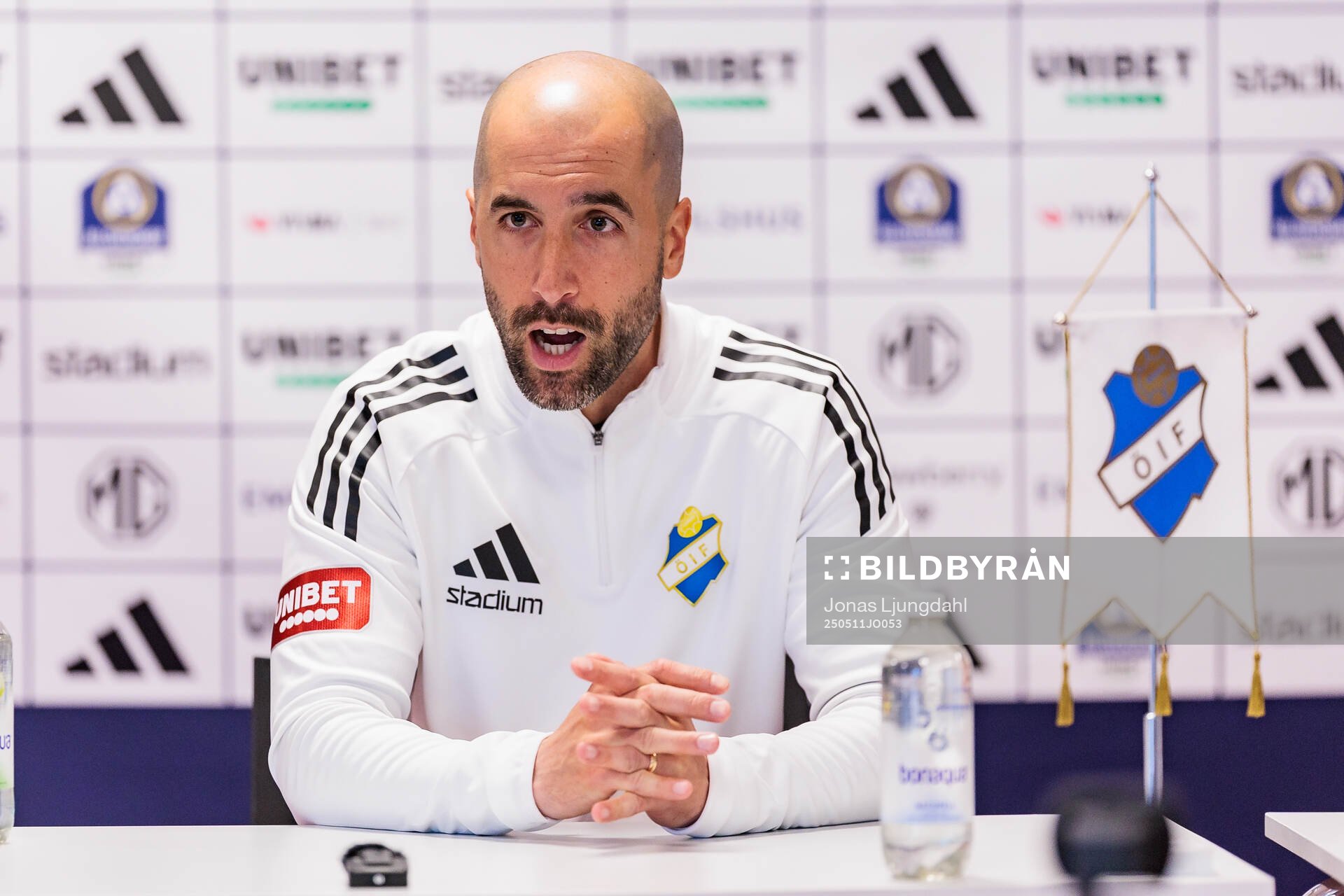 Östers tränare Martin Foyston på presskonferens efter fotbollsmatchen i Allsvenskan mellan Öster och Elfsborg den 11 maj 2025 i Växjö. 