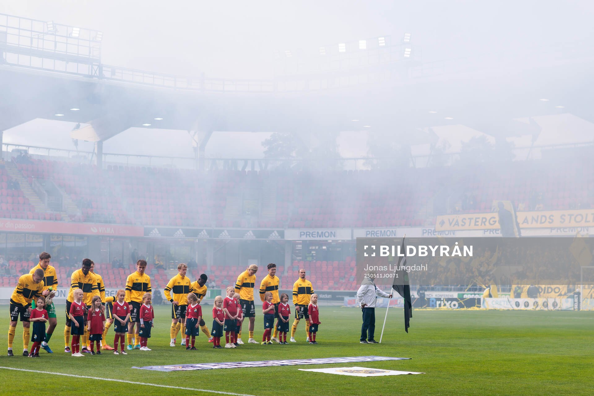 Elfsborgs spelare under lineup inför fotbollsmatchen i Allsvenskan mellan Öster och Elfsborg den 11 maj 2025 i Växjö. 