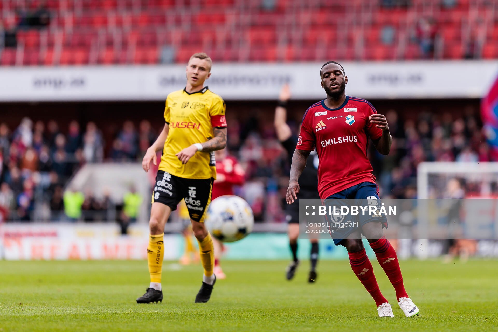 Östers Christian Kouakou under fotbollsmatchen i Allsvenskan mellan Öster och Elfsborg den 11 maj 2025 i Växjö. 