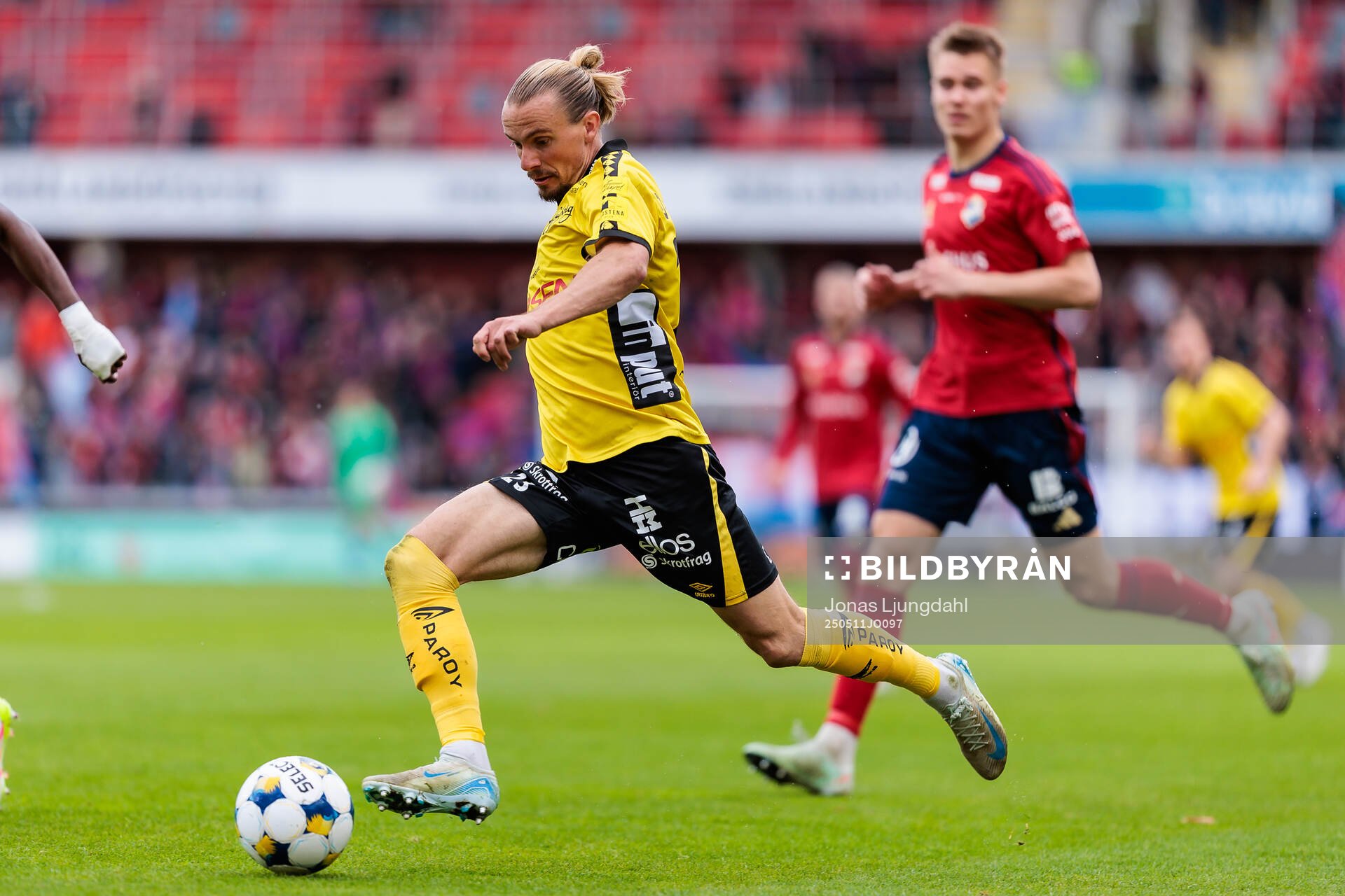 Elfsborgs Niklas Hult under fotbollsmatchen i Allsvenskan mellan Öster och Elfsborg den 11 maj 2025 i Växjö. 