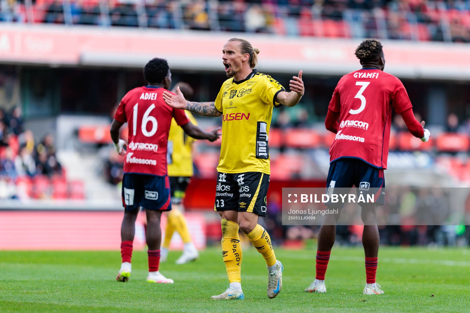 Elfsborgs Niklas Hult under fotbollsmatchen i Allsvenskan mellan Öster och Elfsborg den 11 maj 2025 i Växjö. 