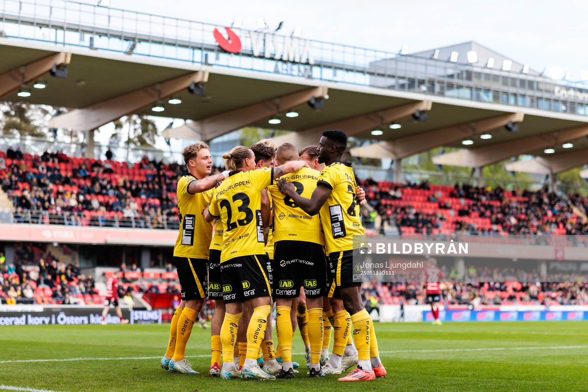Elfsborgs spelare jublar efter mnål 0-1 under fotbollsmatchen i Allsvenskan mellan Öster och Elfsborg den 11 maj 2025 i Växjö. 