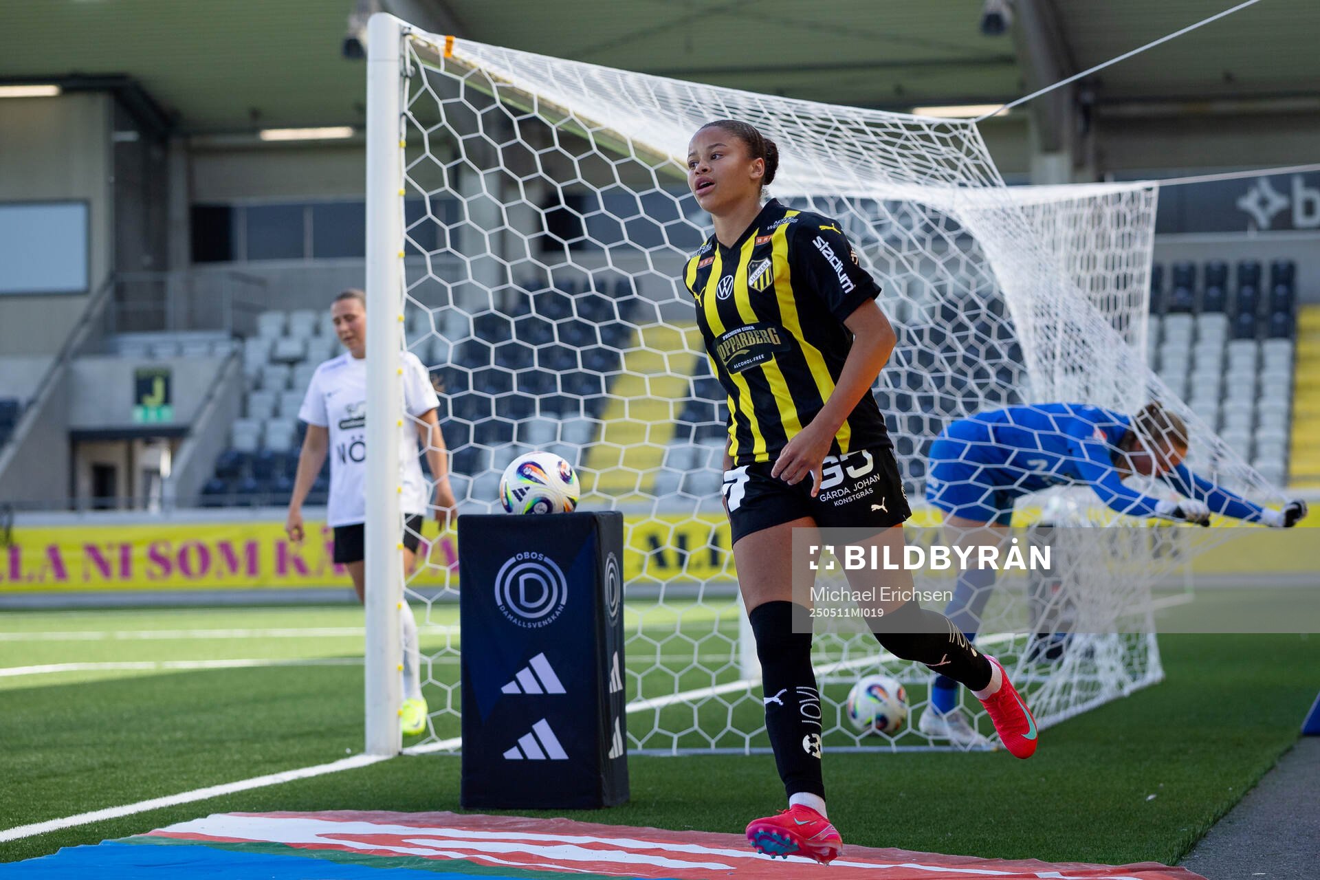 Häckens Felicia Schröder jublar efter 2-0 under fotbollsmatchen i Damallsvenskan mellan Häcken och Brommapojkarna den 11 maj 2025 i Göteborg.
