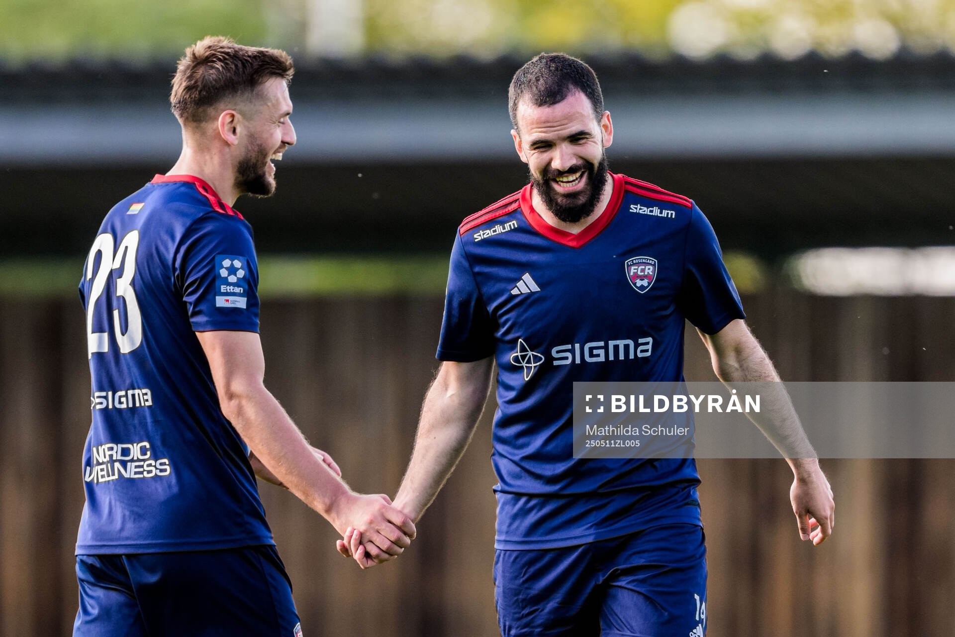 Rosengårds Argjend Malaj och Granit Stagova jublar efter 1-1 under fotbollsmatchen i Ettan södra mellan Rosengård och Norrby den 11 maj 2025 i Malmö.