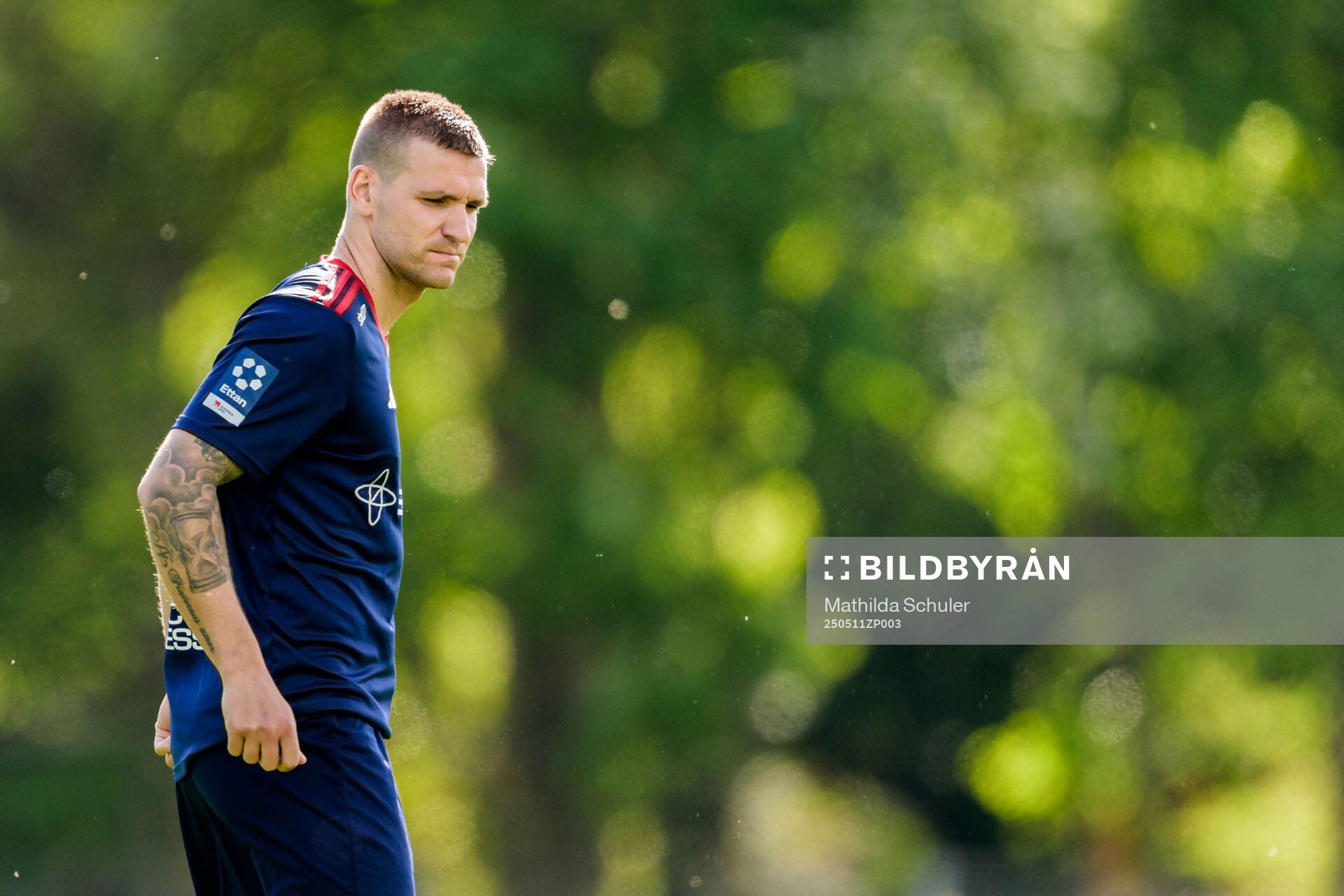 Rosengårds Emil Grimbe under fotbollsmatchen i Ettan södra mellan Rosengård och Norrby den 11 maj 2025 i Malmö. 