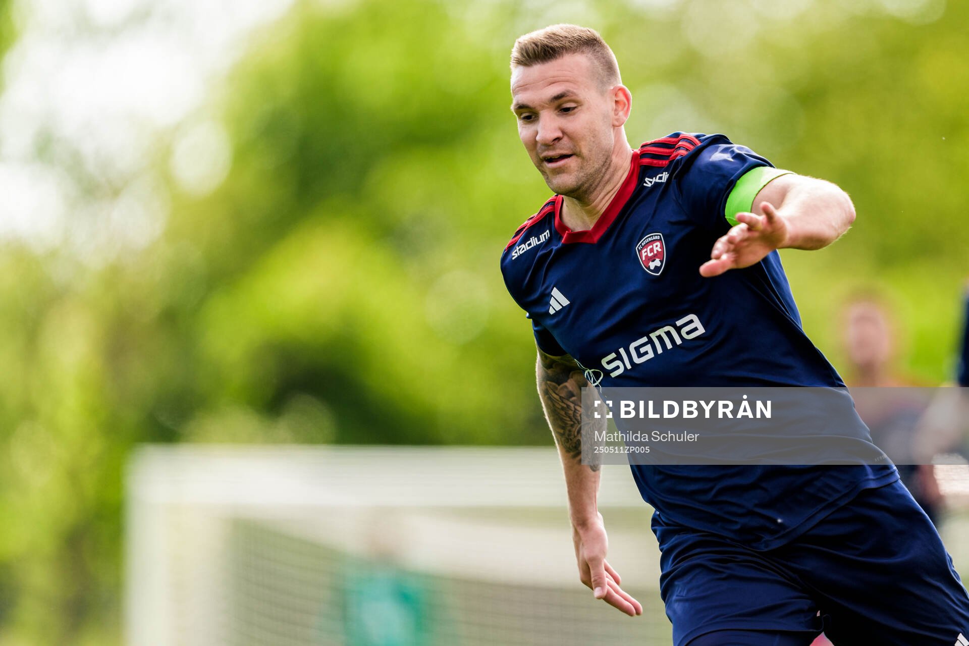 Rosengårds Emil Grimbe under fotbollsmatchen i Ettan södra mellan Rosengård och Norrby den 11 maj 2025 i Malmö. 