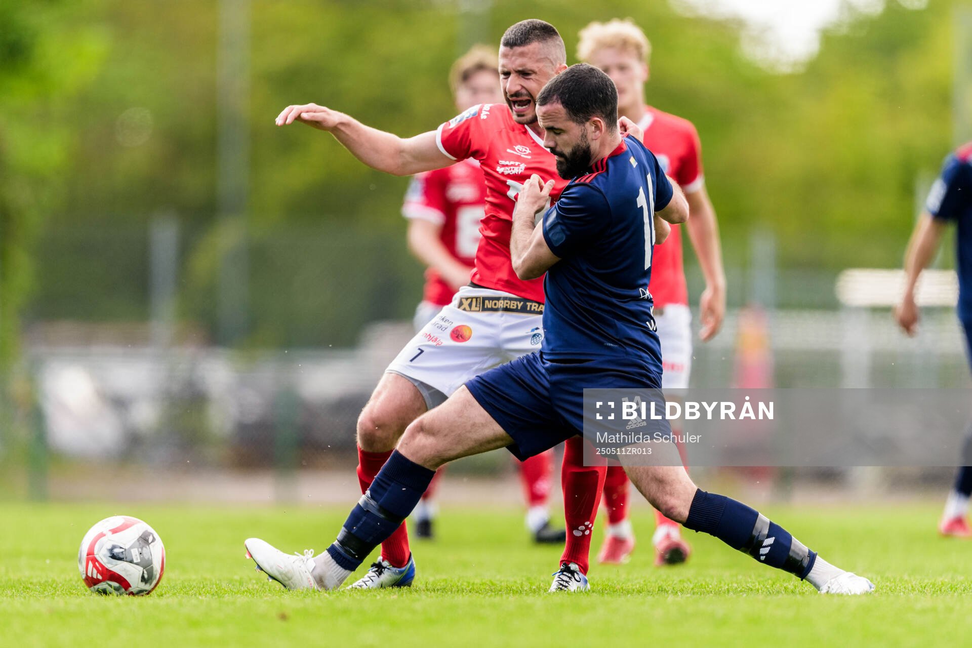 Norrbys Alen Krasnici och Rosengårds Granit Stagova under fotbollsmatchen i Ettan södra mellan Rosengård och Norrby den 11 maj 2025 i Malmö.