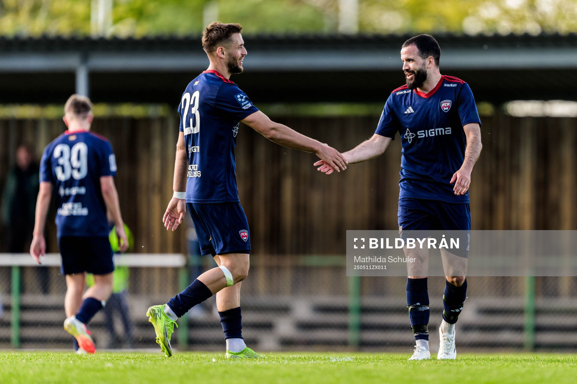 Rosengårds Argjend Malaj och Granit Stagova jublar efter 1-1 under fotbollsmatchen i Ettan södra mellan Rosengård och Norrby den 11 maj 2025 i Malmö.