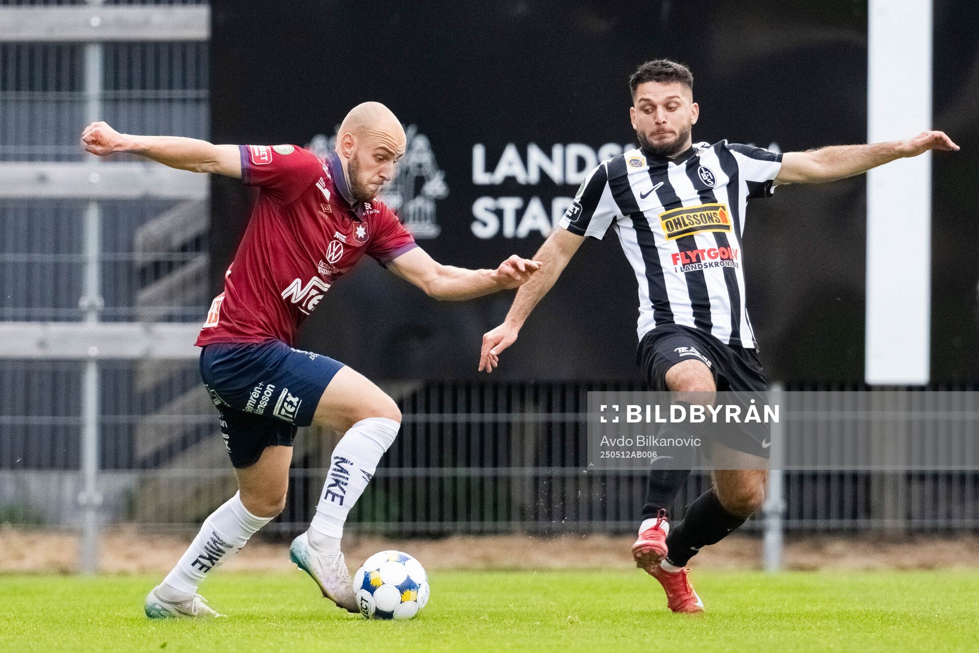 Landskronas Edi Sylisufaj och Örgrytes Tobias Sana under fotbollsmatchen i Superettan mellan Landskrona och Örgryte den 12 maj 2025 i Landskrona.