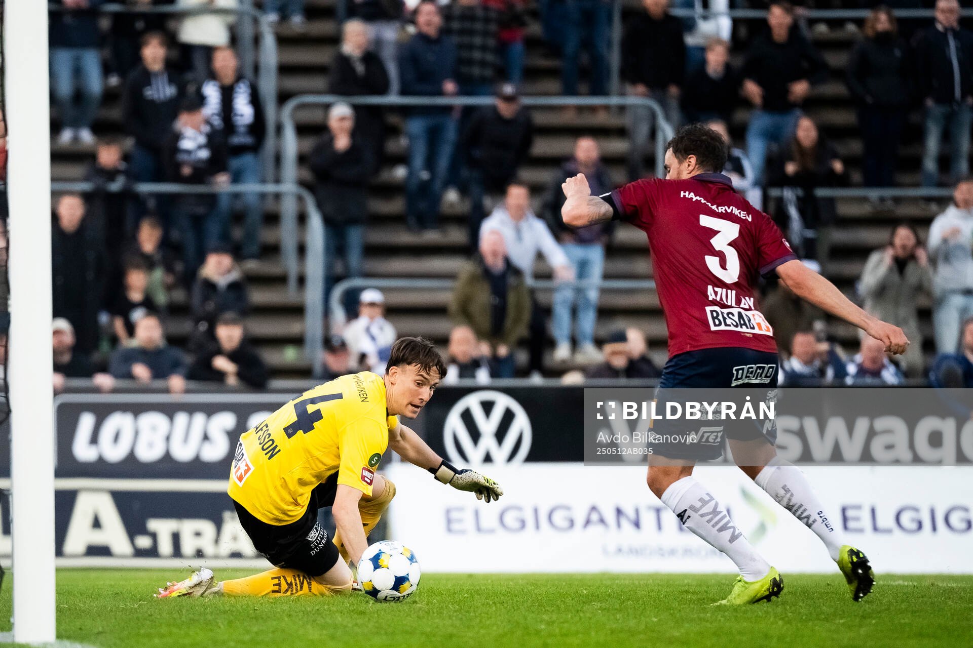 Örgrytes Jonathan Azulay stoppar bollen