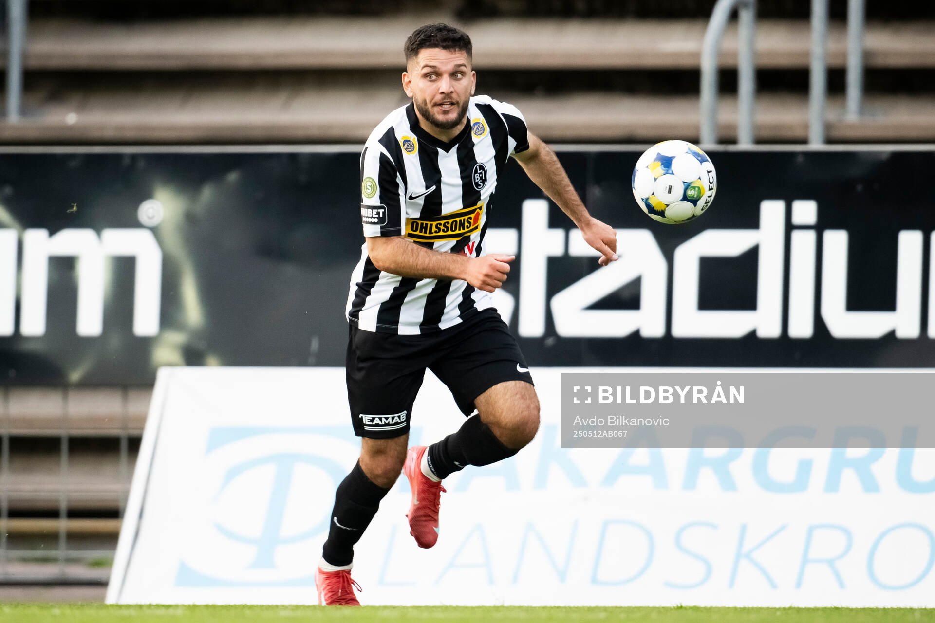 Landskronas Edi Sylisufaj under fotbollsmatchen i Superettan mellan Landskrona och Örgryte den 12 maj 2025 i Landskrona. 