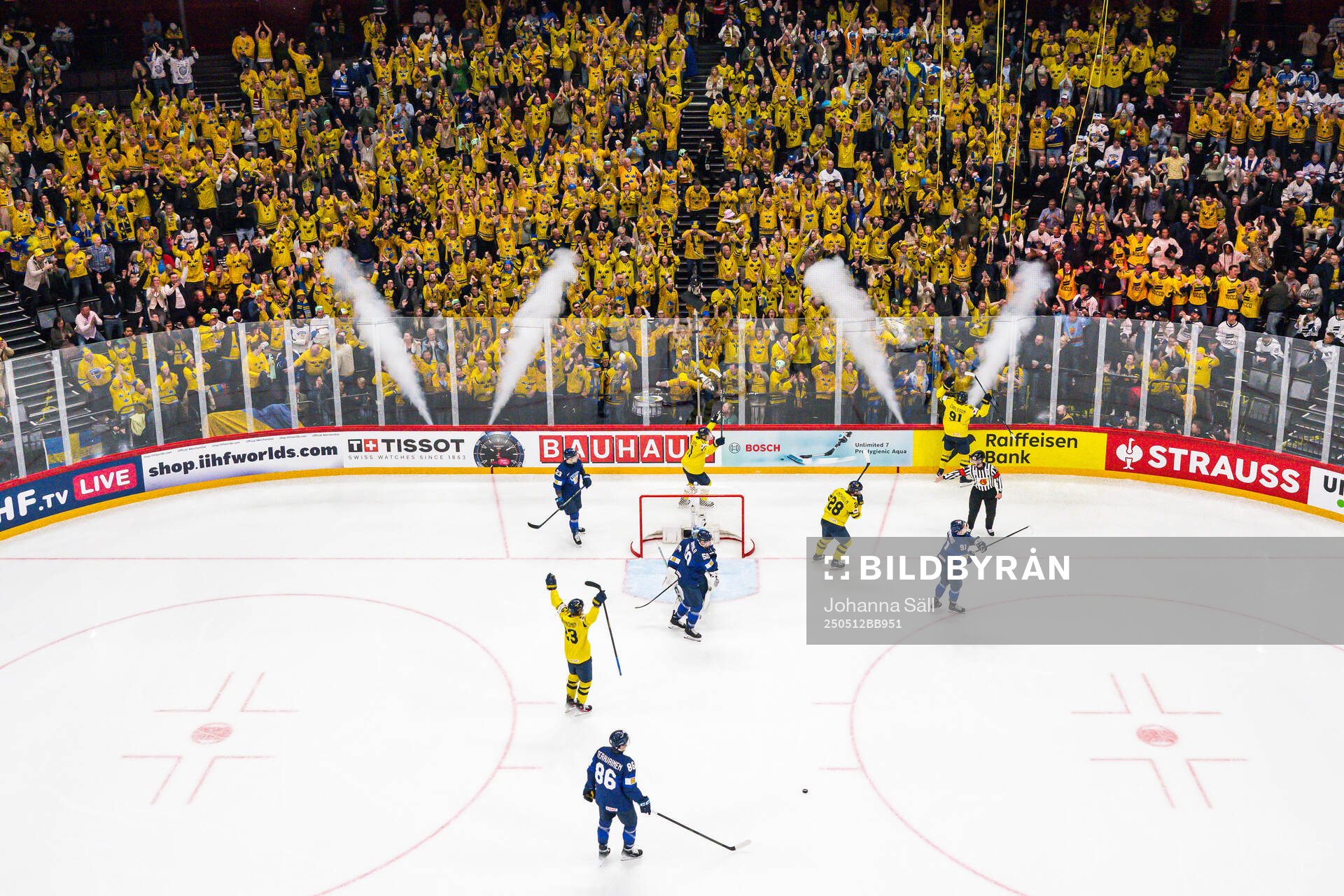 Leo Carlsson of Sweden celebrates
