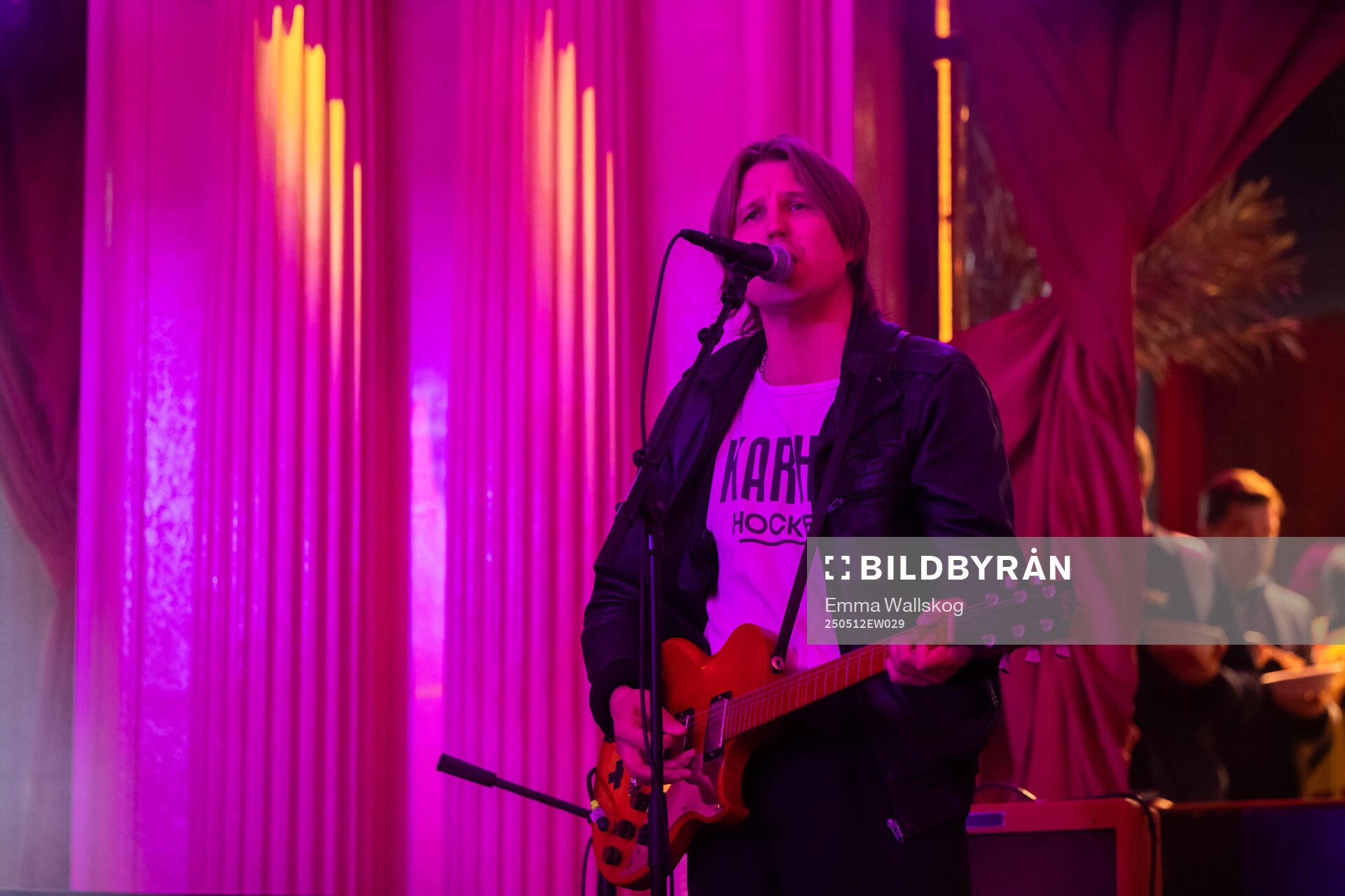 Markus Krunegård spelar
