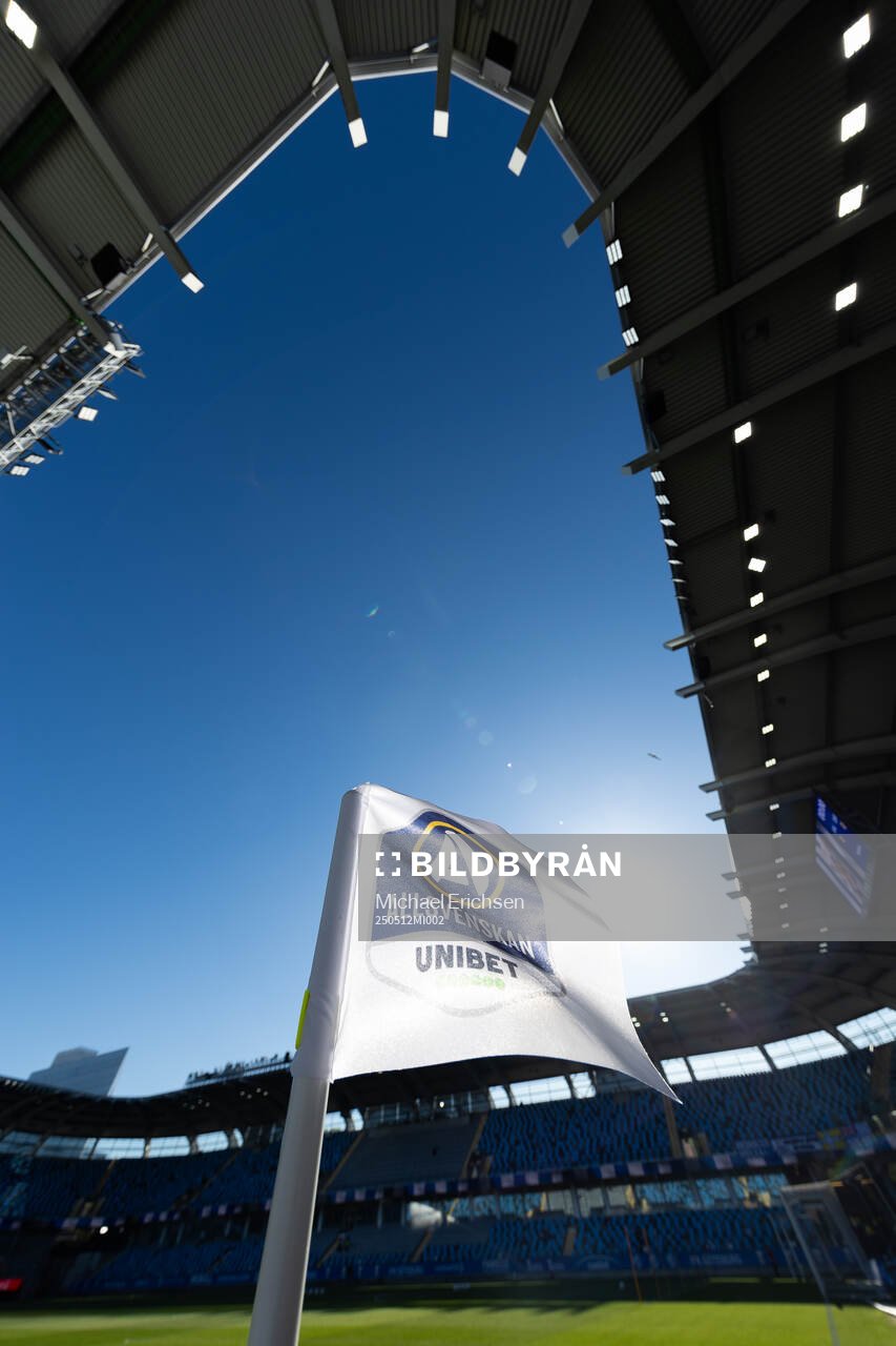 En hörnflagga på Gamla Ullevi inför fotbollsmatchen i Allsvenskan mellan IFK Göteborg och Djurgården den 12 maj 2025 i Göteborg. 